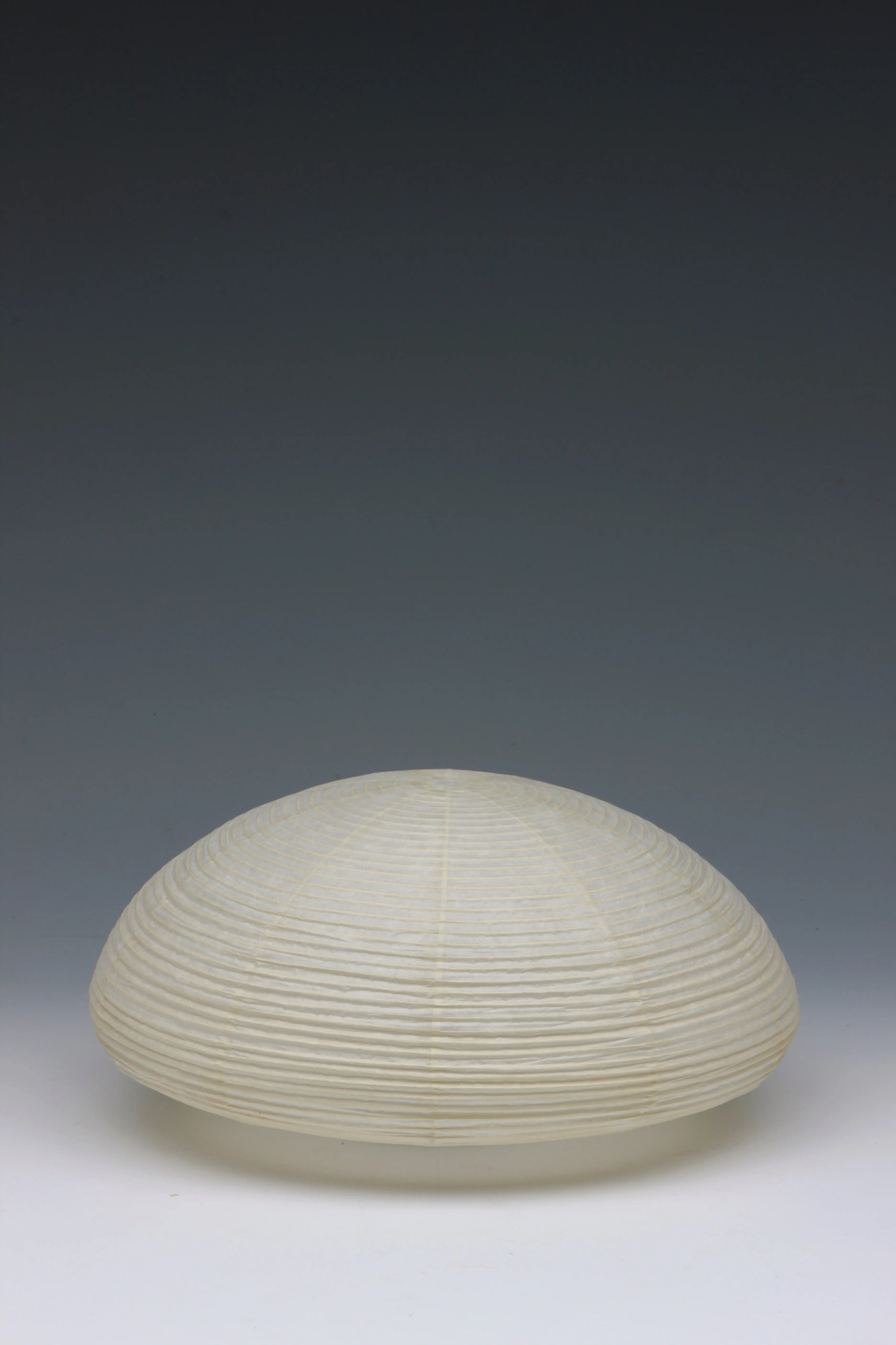 Shigeru Uchida Paper Moon PM04 japansk papirlampe i washi fra Asano, B35 x H14 cm, Studio Hafnia