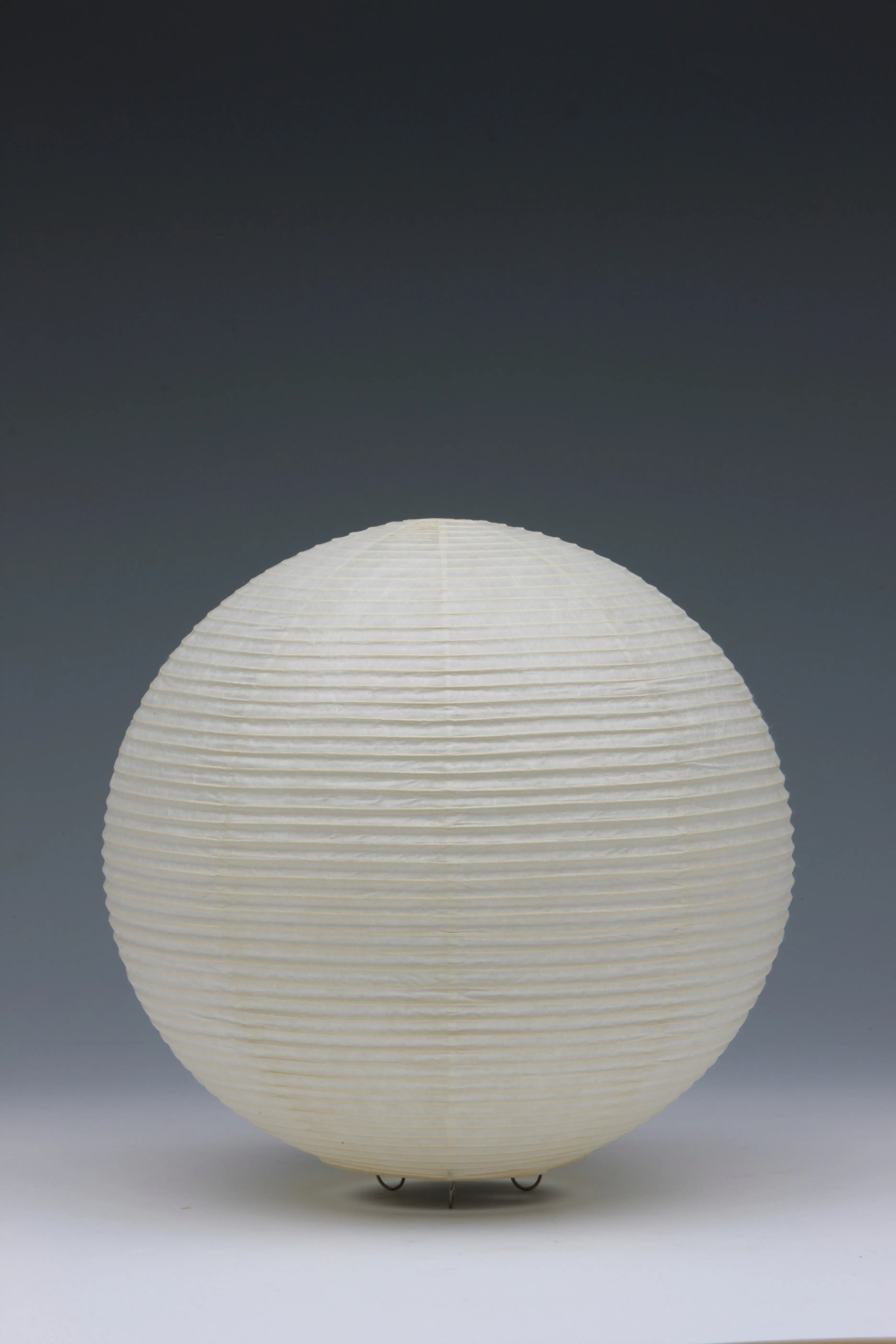 Shigeru Uchida Paper Moon PM05 japansk papirlampe i washi fra Asano, B30 x H30 cm, Studio Hafnia
