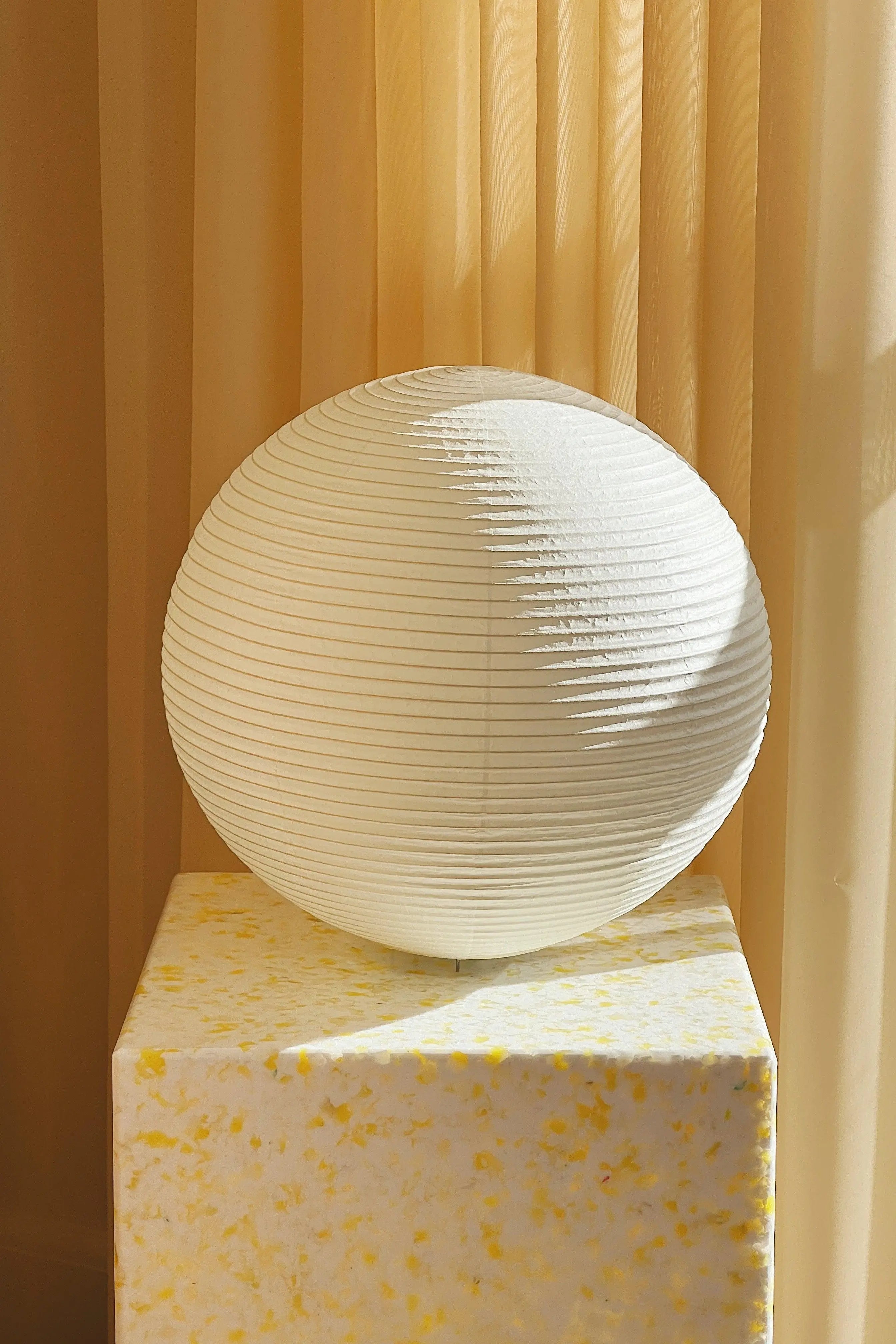 Shigeru Uchida Washi Lighting Paper Moon PM05 Bordlampe Shigeru Uchida