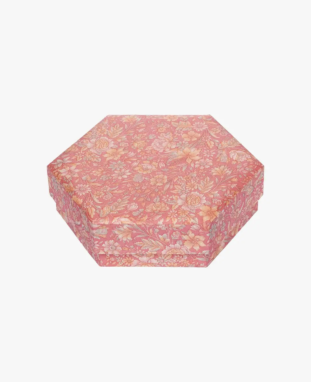 Sissel Edelbo - Alison Hexagon Silkeæske - No. 4 Sissel Edelbo