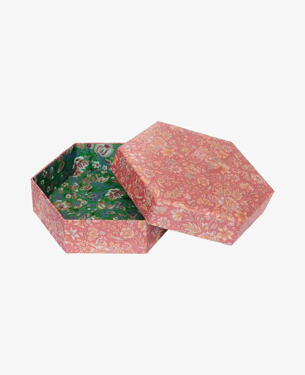 Sissel Edelbo - Alison Hexagon Silkeæske - No. 4 Sissel Edelbo