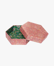Sissel Edelbo - Alison Hexagon Silkeæske - No. 4 Sissel Edelbo