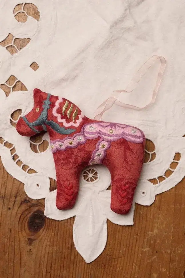 Sissel Edelbo | Hest i Silke | Alma Spot No. 1 Sissel Edelbo