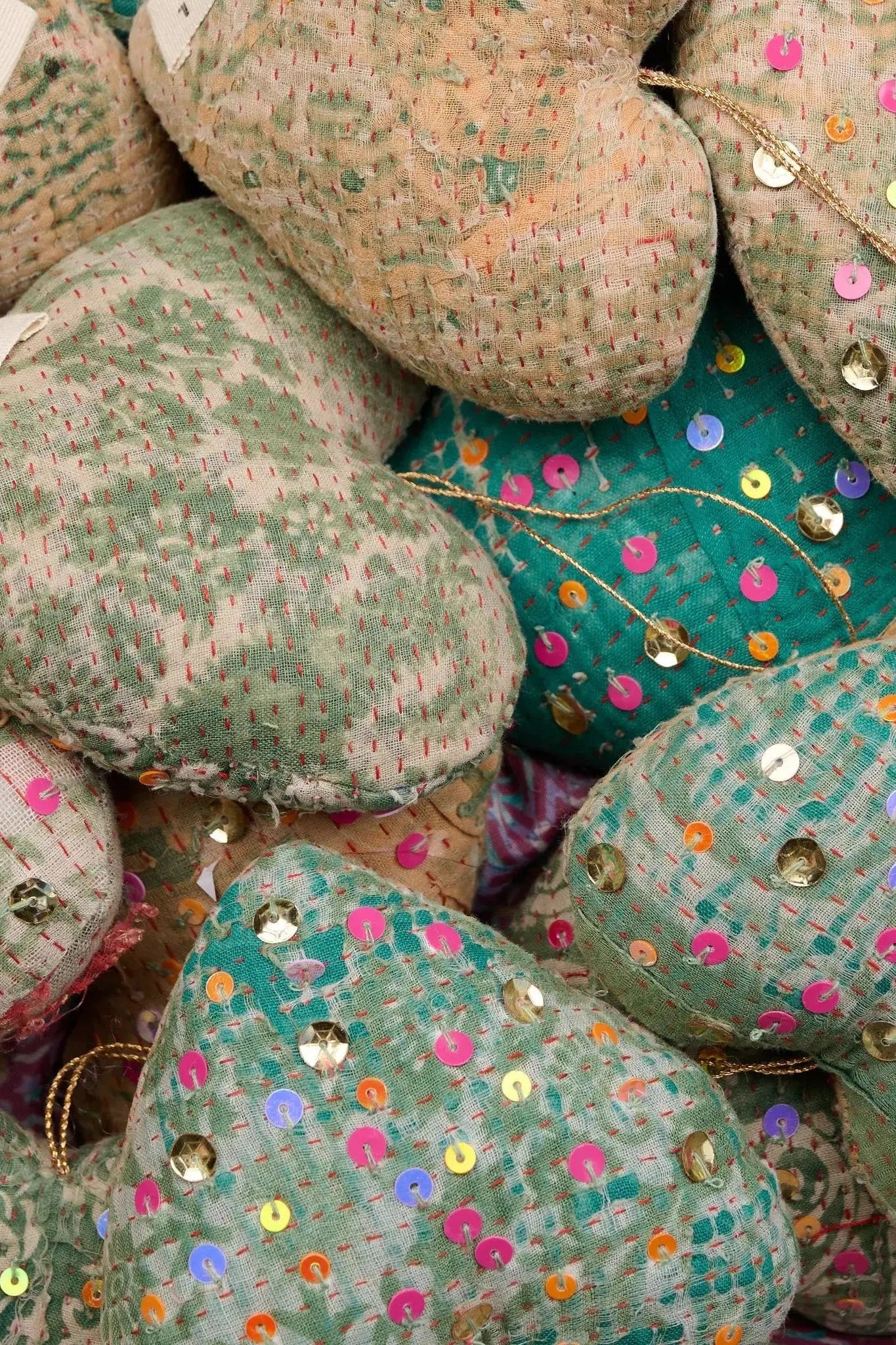 Sissel Edelbo | Kantha Julehjerte med pailletter | Azalea Smagrad Sissel Edelbo