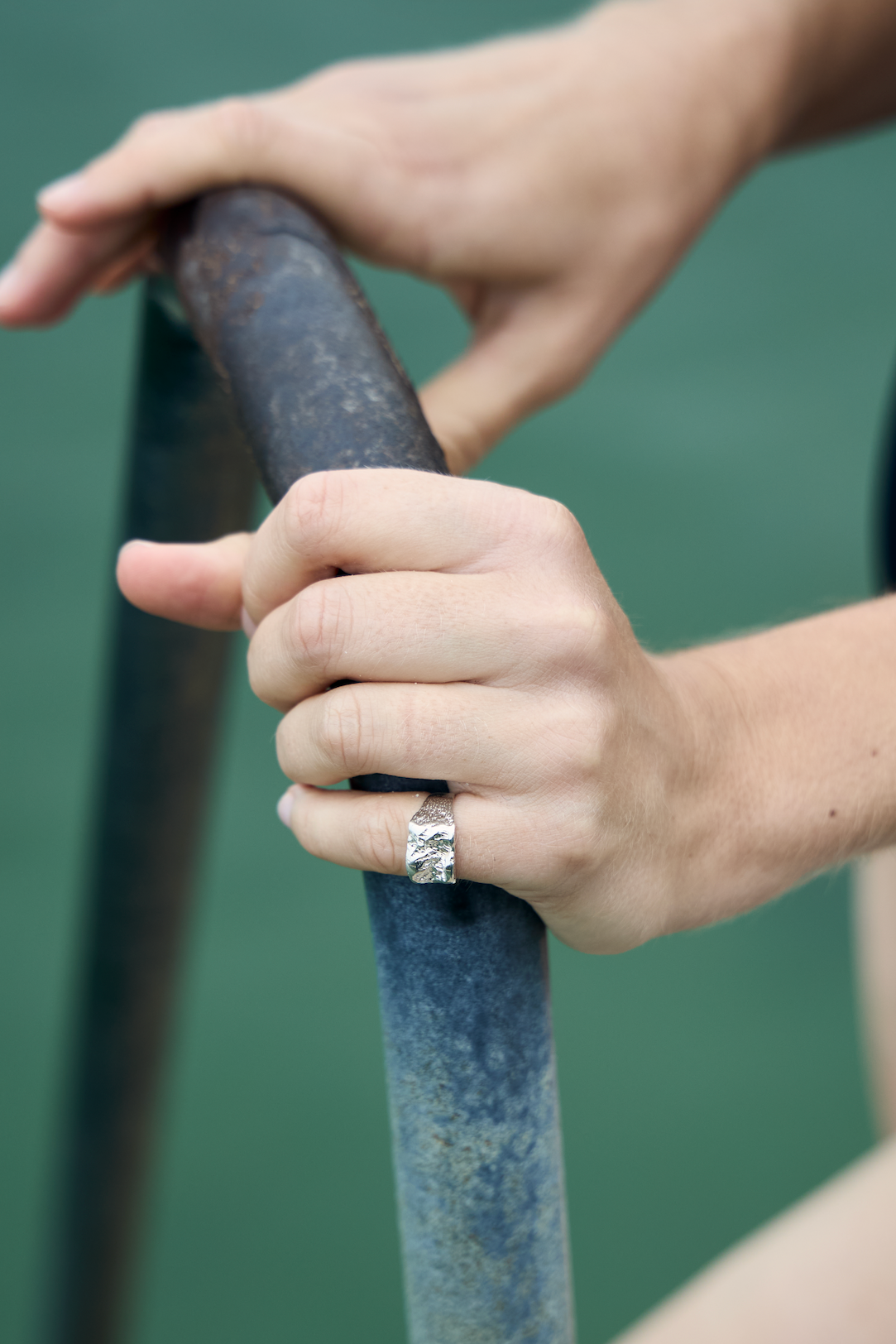 Inger Ring i 925 sterlingsølv fra Christina Iversen Studios Inger-serie, håndlavet i Danmark