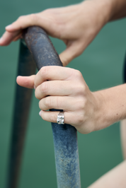 Inger Ring i 925 sterlingsølv fra Christina Iversen Studios Inger-serie, håndlavet i Danmark