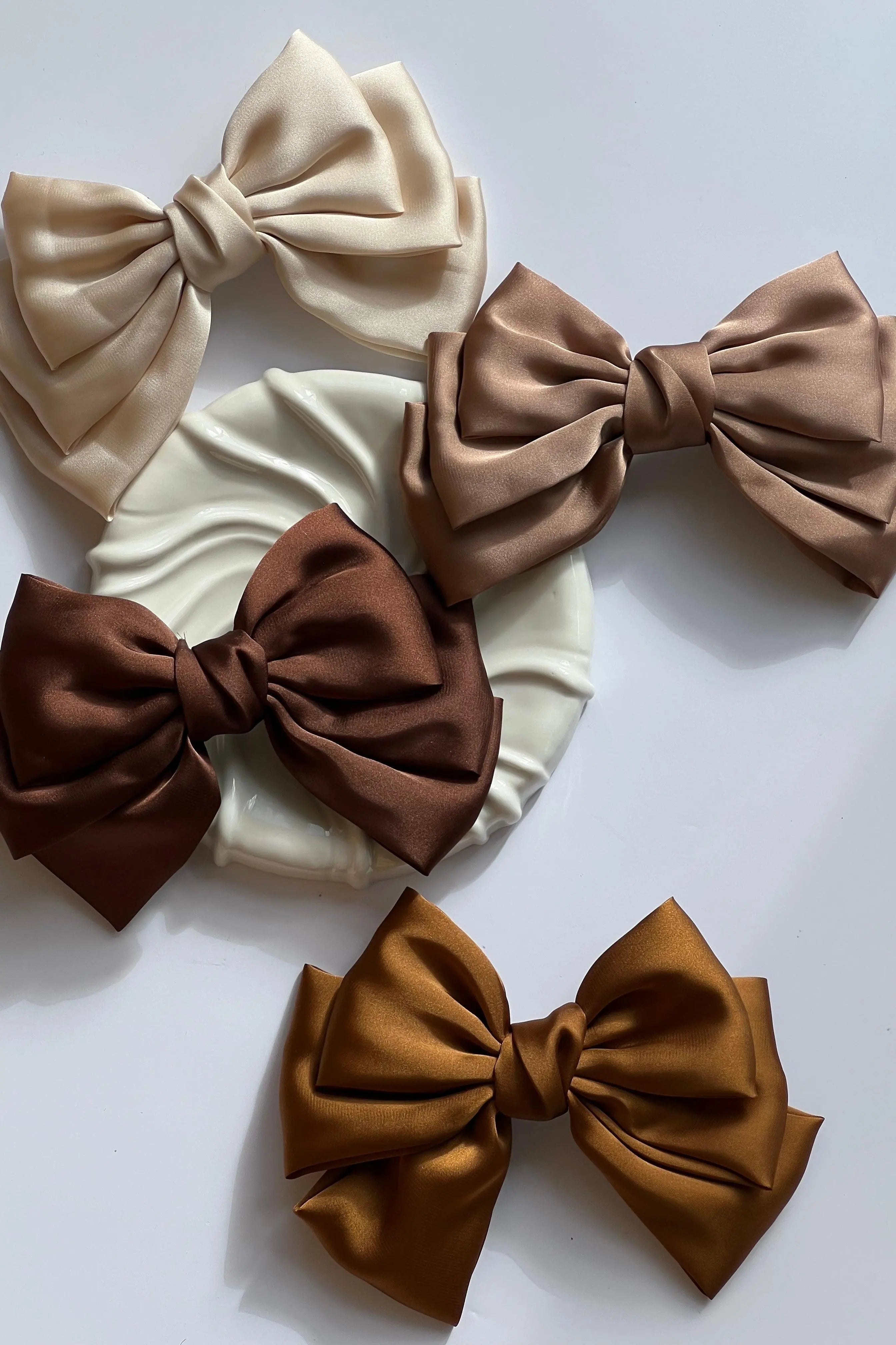 Sløjfe Hårspænde i Satin 16 cm | 4 forskellige farver Studio Hafnia