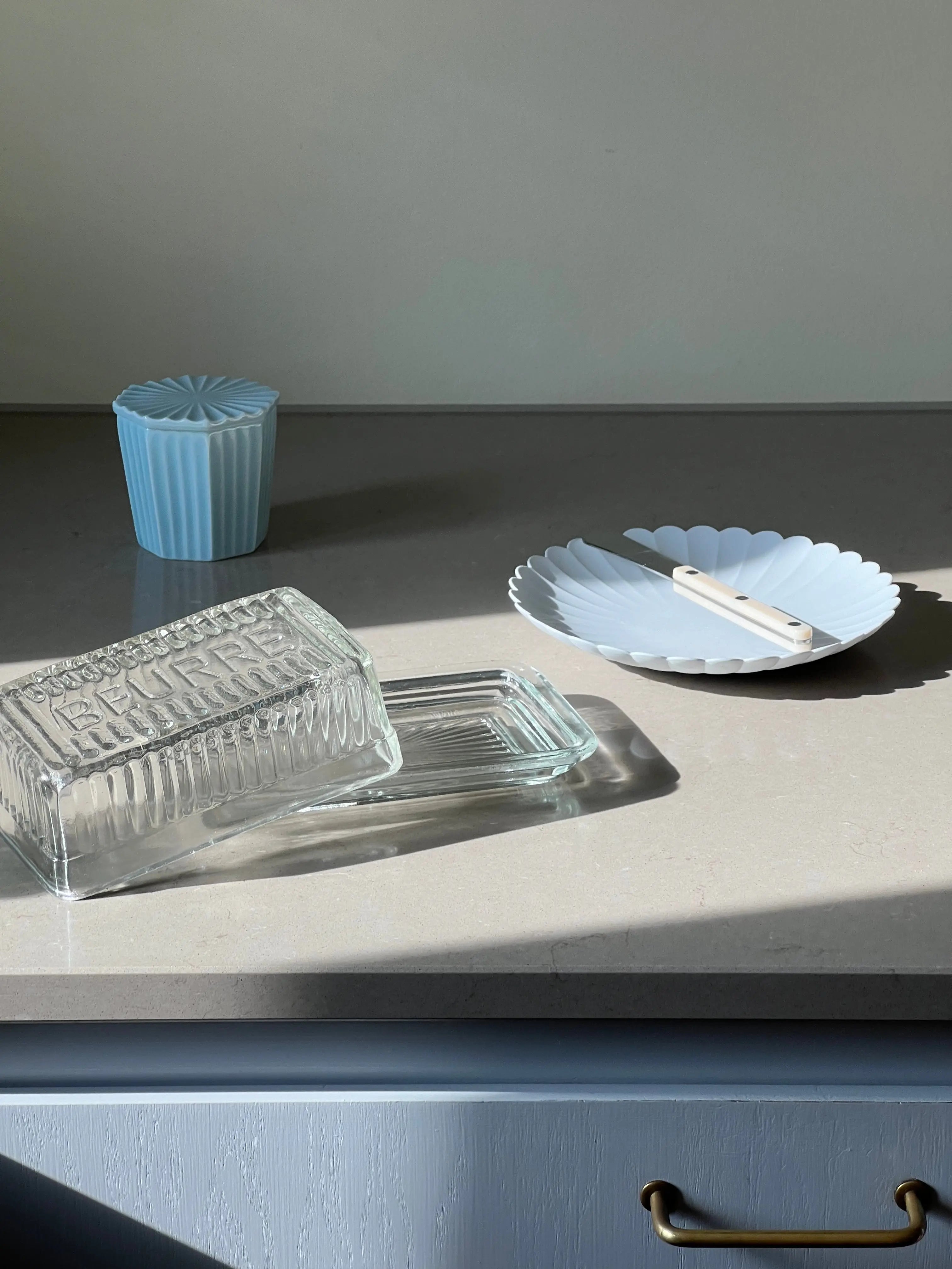 Smørboks i glas med låg Studio Hafnia