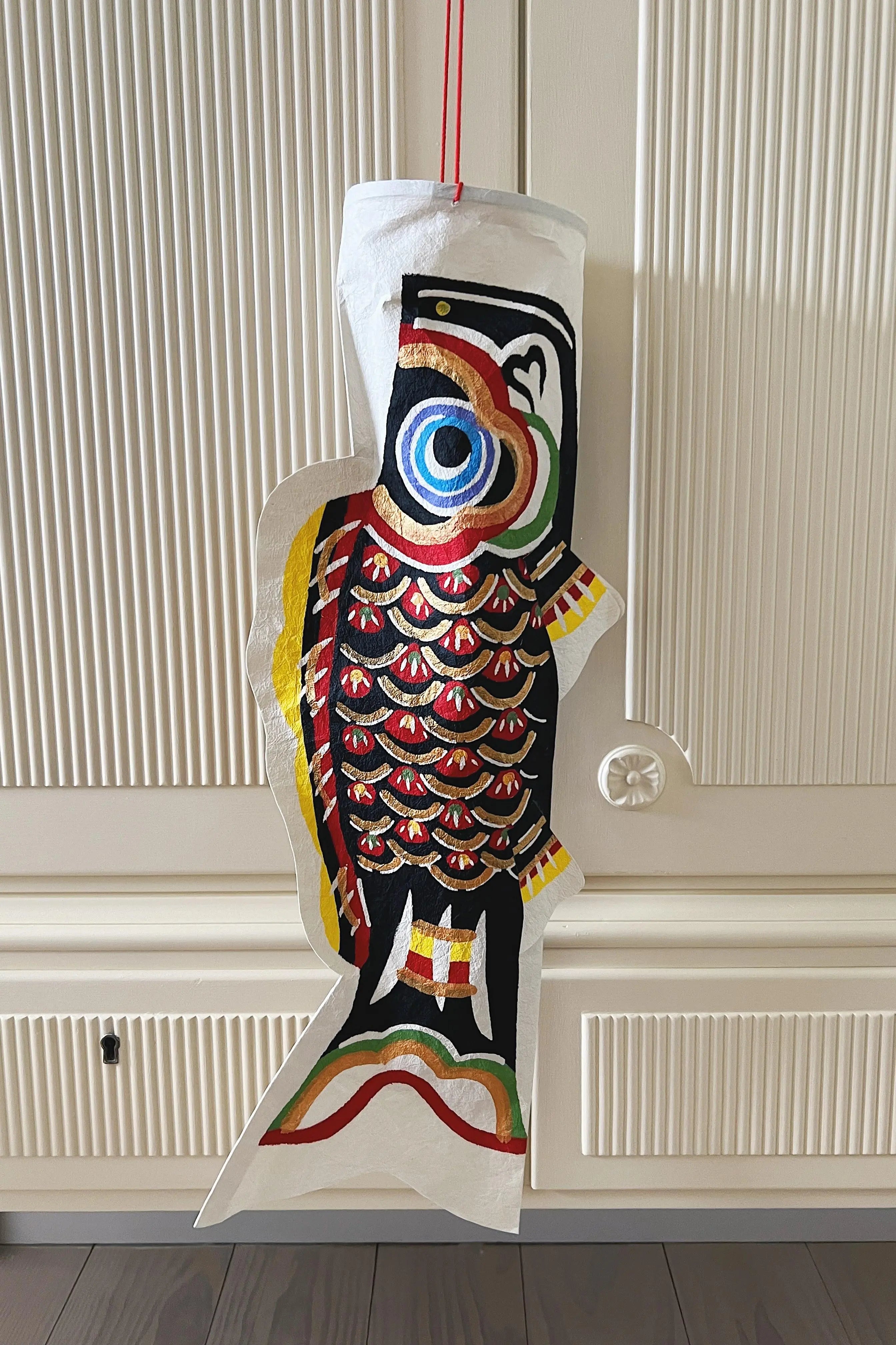 Sort Japansk Koinobori Fisk i Washi Papir til ophæng | 57 cm Studio Hafnia