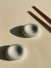 Spisepindeholder i Lyseblå Porcelæn | 4,2 cm – Mino Ware fra Japan Studio Hafnia