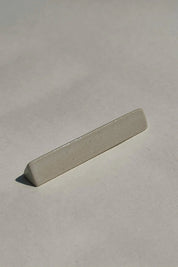 Spisepindholder i keramik | Hvid trekant | Japan STUDIO HAFNIA