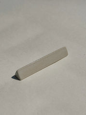 Spisepindholder i keramik | Hvid trekant | Japan STUDIO HAFNIA