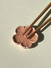 Spisepindholder i keramik | Lyserød blomsterform | Japan STUDIO HAFNIA