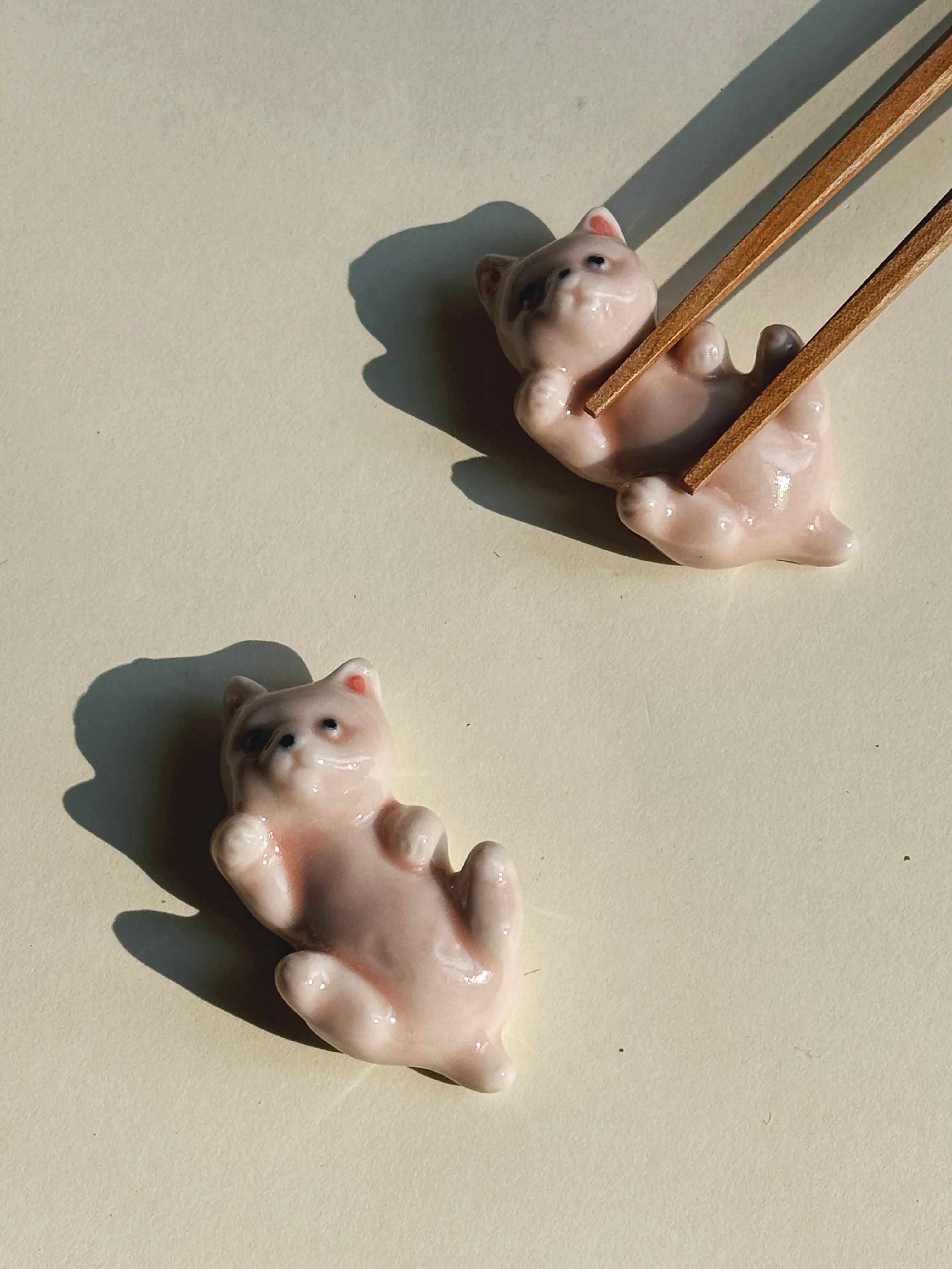 Spisepindholder i keramik | Lyserød kat | Japan Studio Hafnia