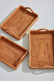 Sæt med 3 håndlavede serveringsbakker i rattan  STUDIO HAFNIA