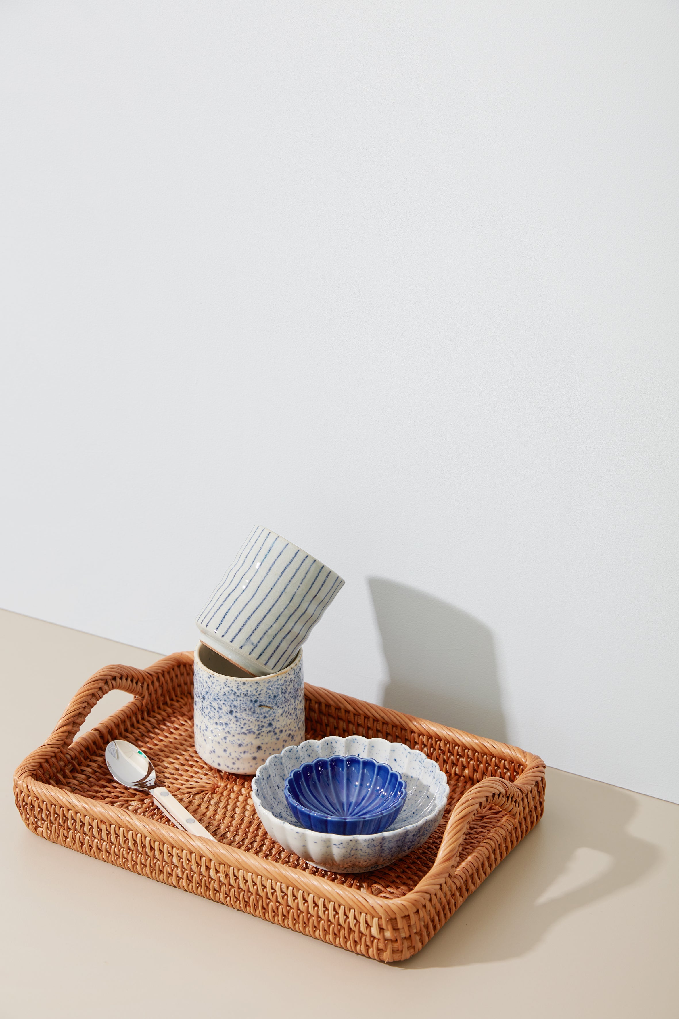 Sæt med 3 håndlavede serveringsbakker i rattan  STUDIO HAFNIA