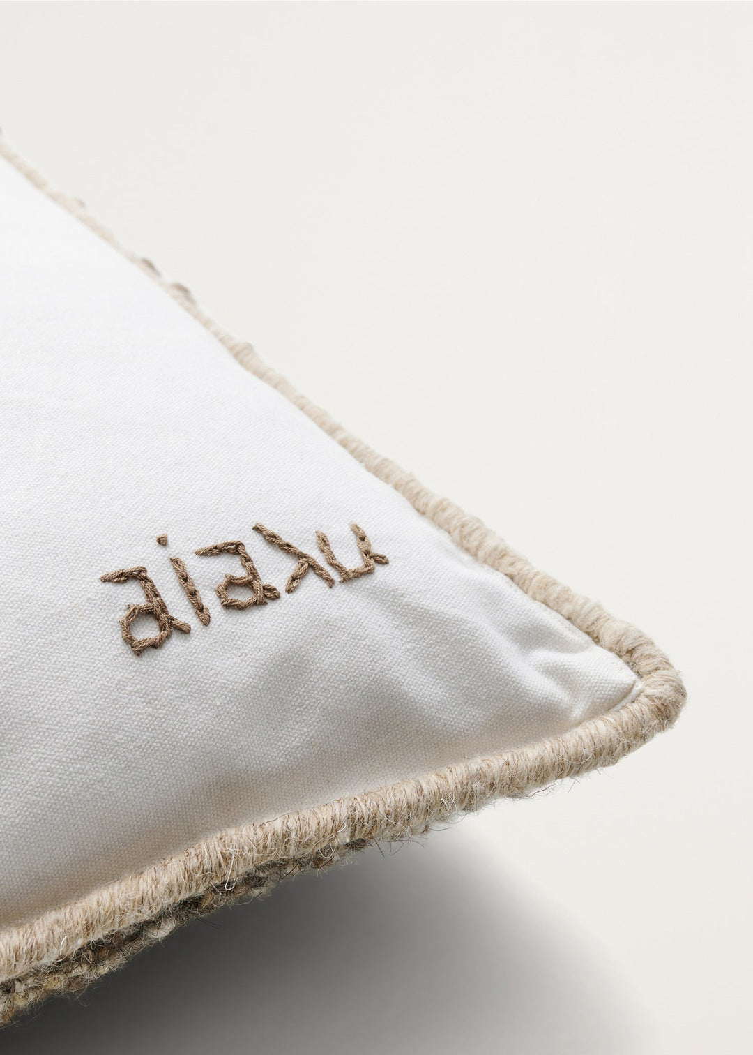 Aiayu | Texture Nepal pude 40x60 cm | Mix Nature | Håndvævet uld og GOTS-certificeret bomuld Aiayu