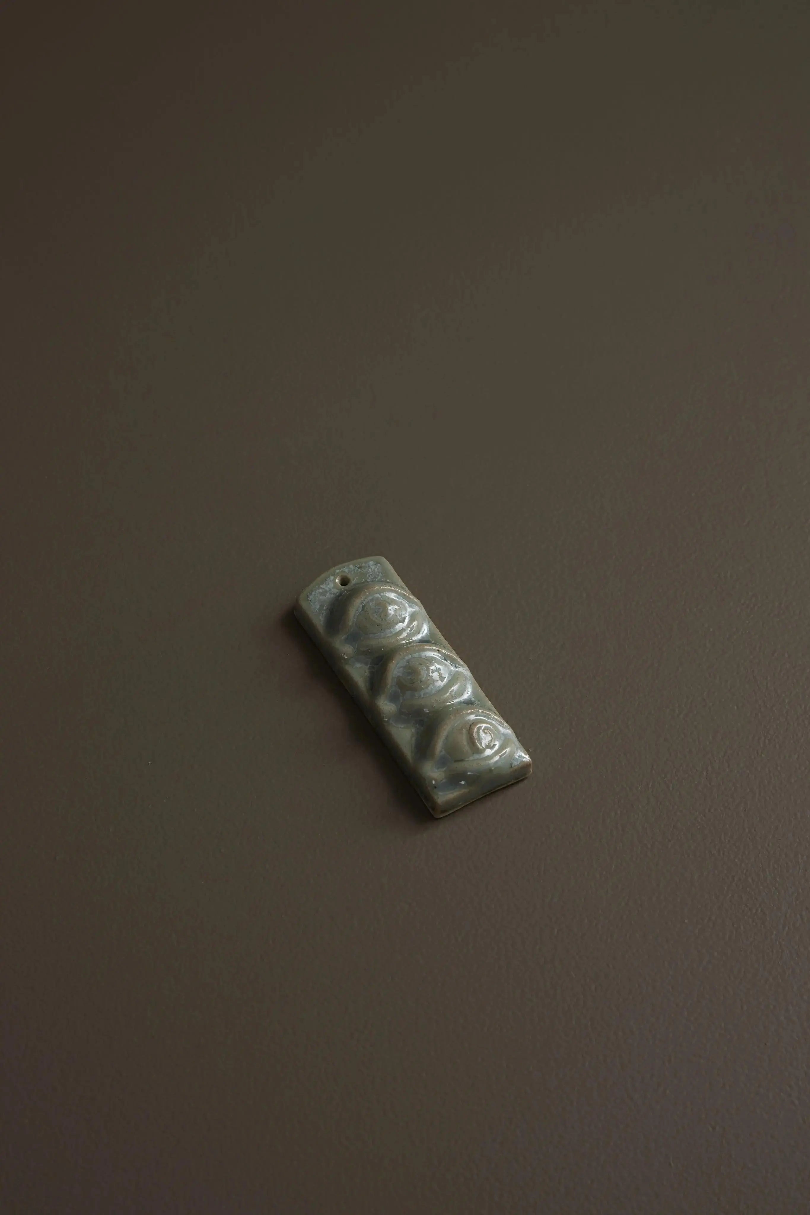 Third Eye – Væghængt skulptur i glaseret stentøj, CopperGreen Laoru Laoru