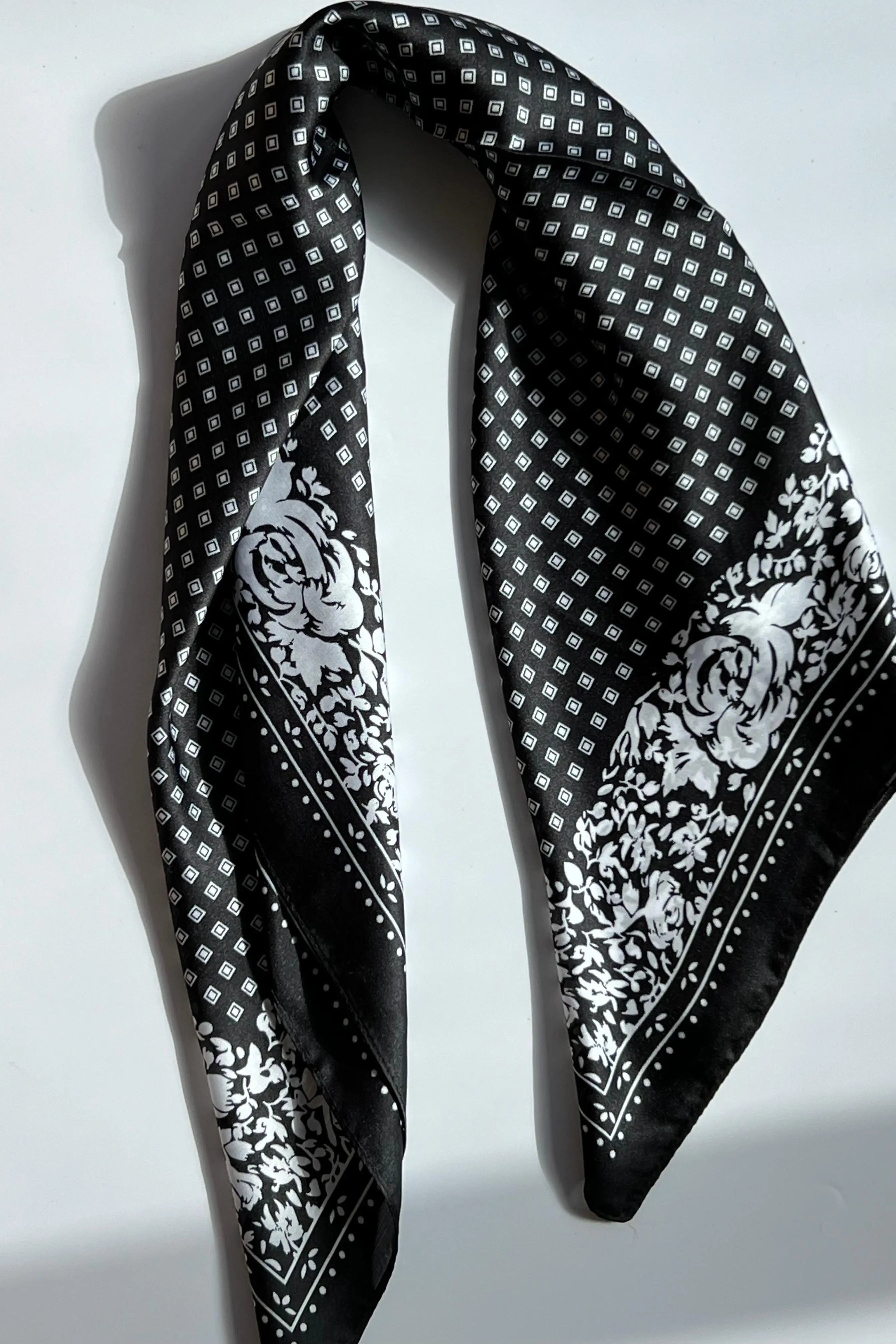 Hvid mønster | 70 x 70 cm Studio Hafnia