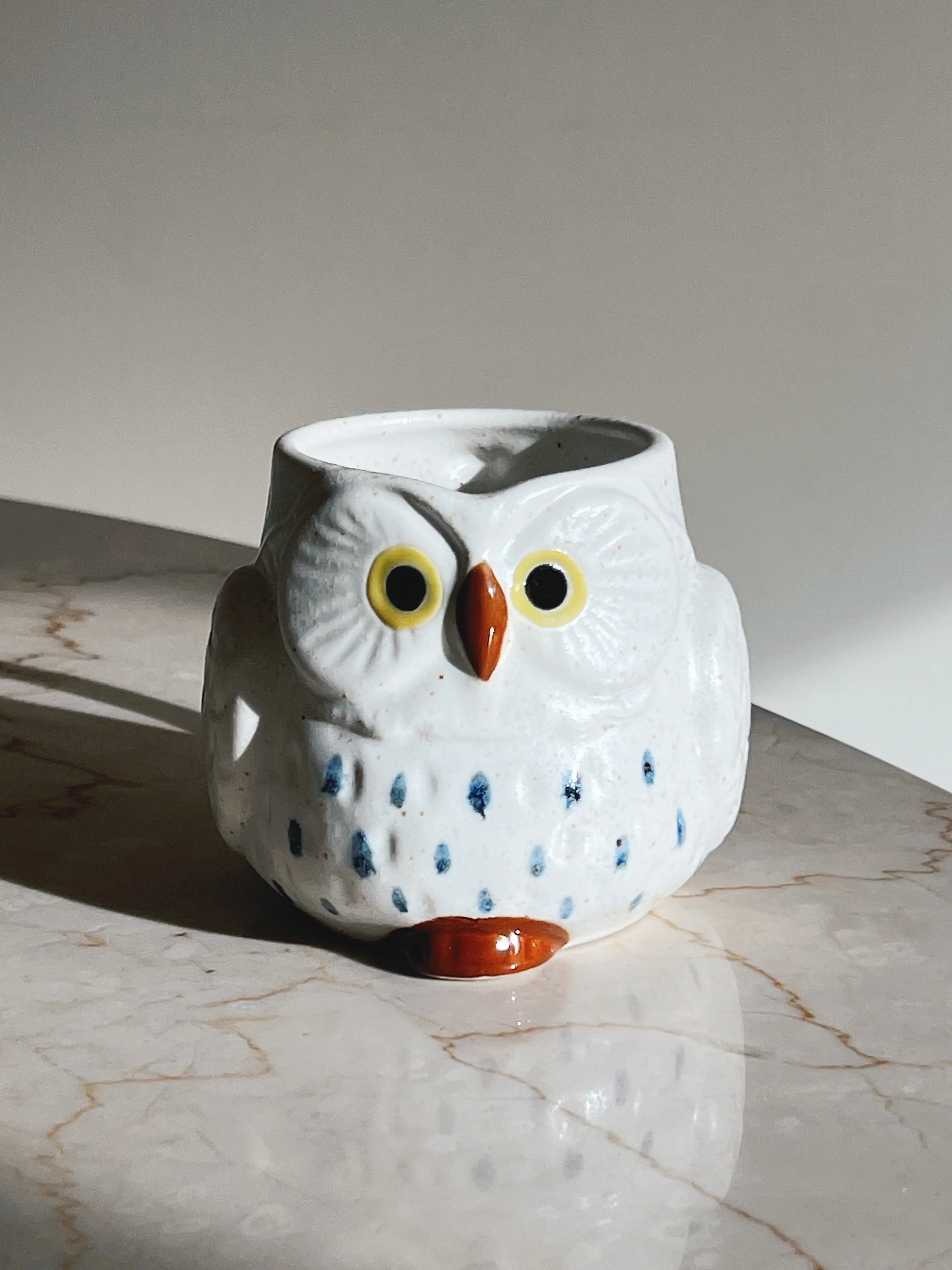 Uglekrus med hank i hvid keramik Studio Hafnia