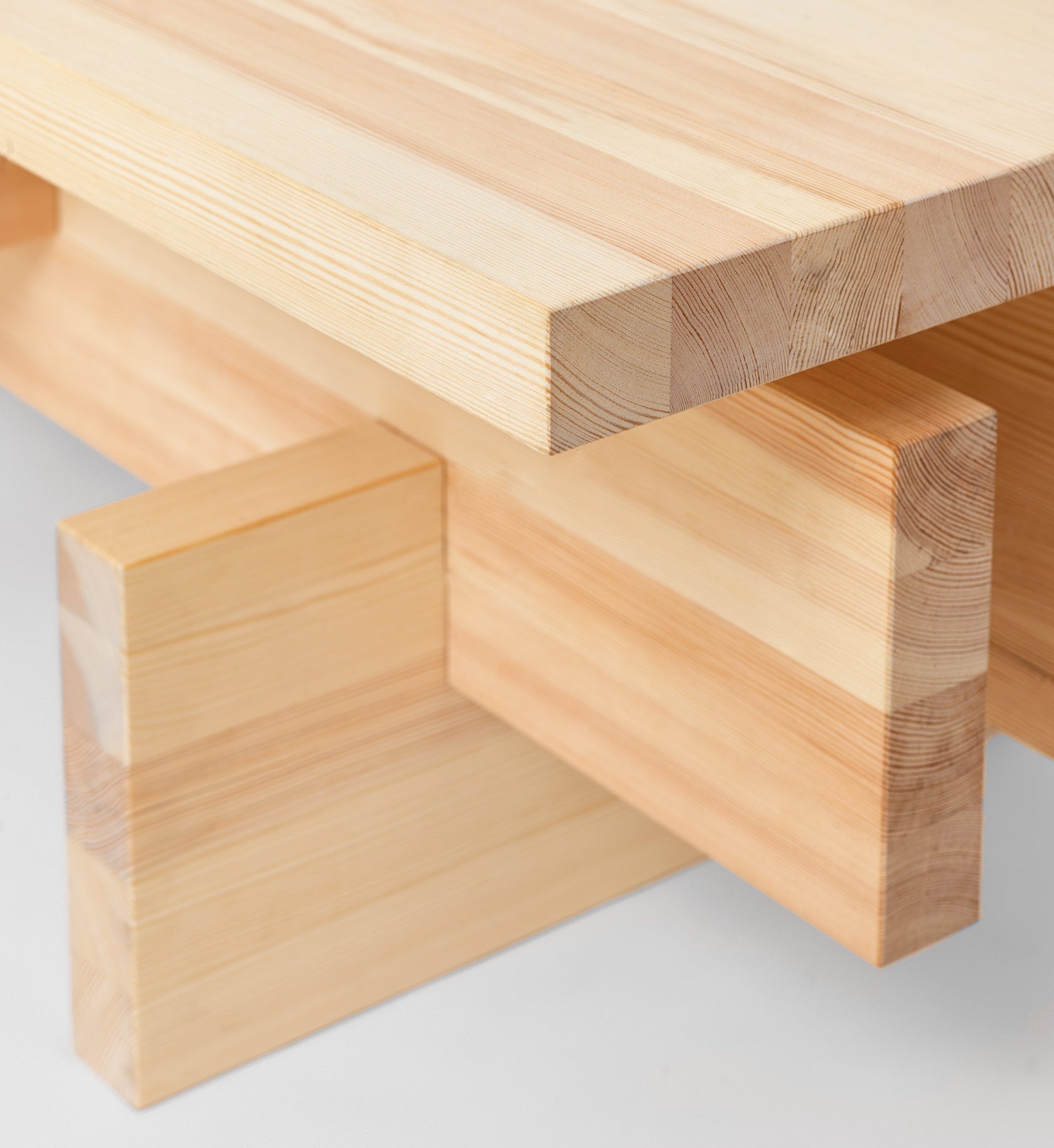 Verk BENCH V.LF.01 – Bænk i massivt svensk fyrretræ Verk