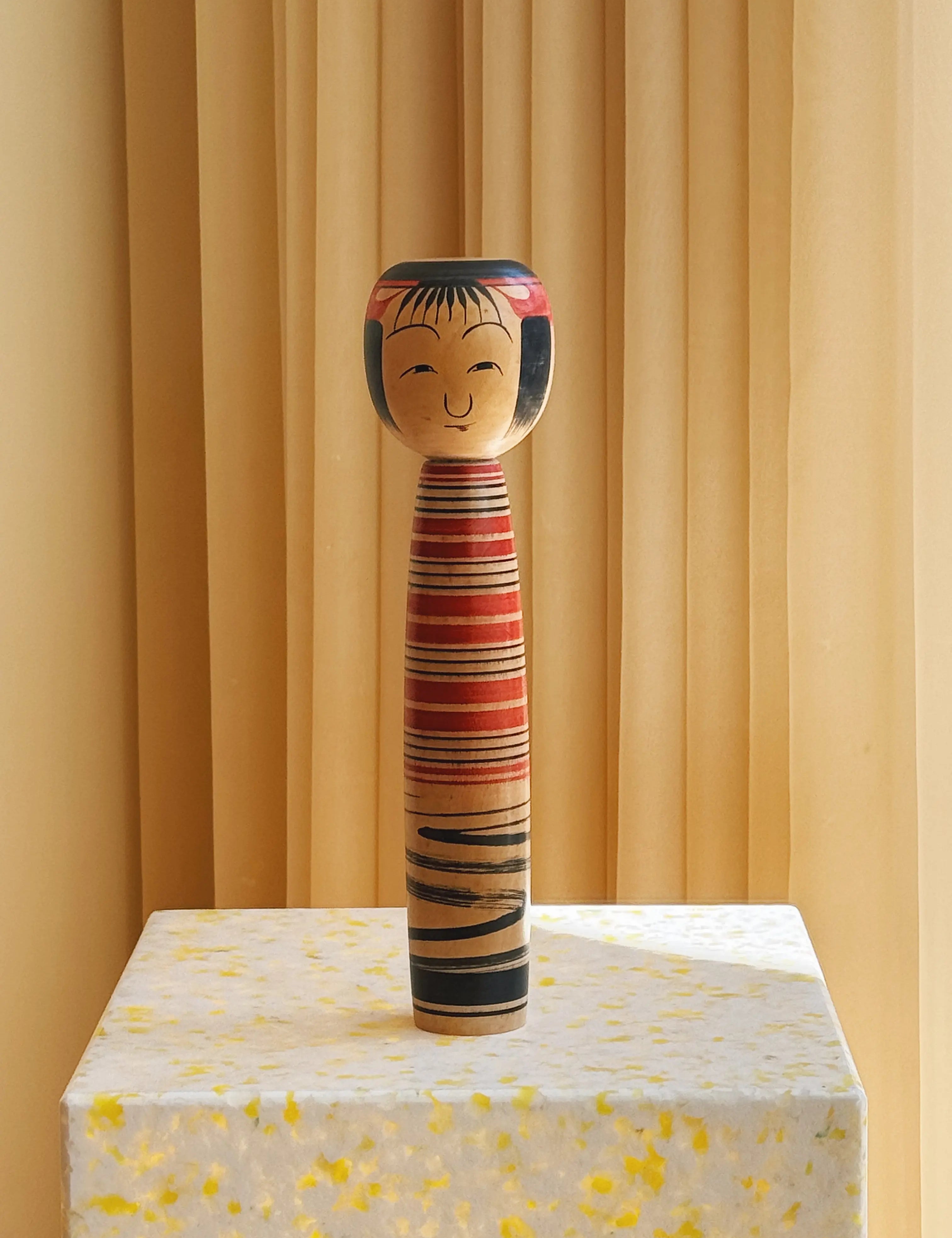 Vintage Kokeshi Dukke Nr. 172 fra Japan – Håndlavet | H30,5 cm Studio Hafnia
