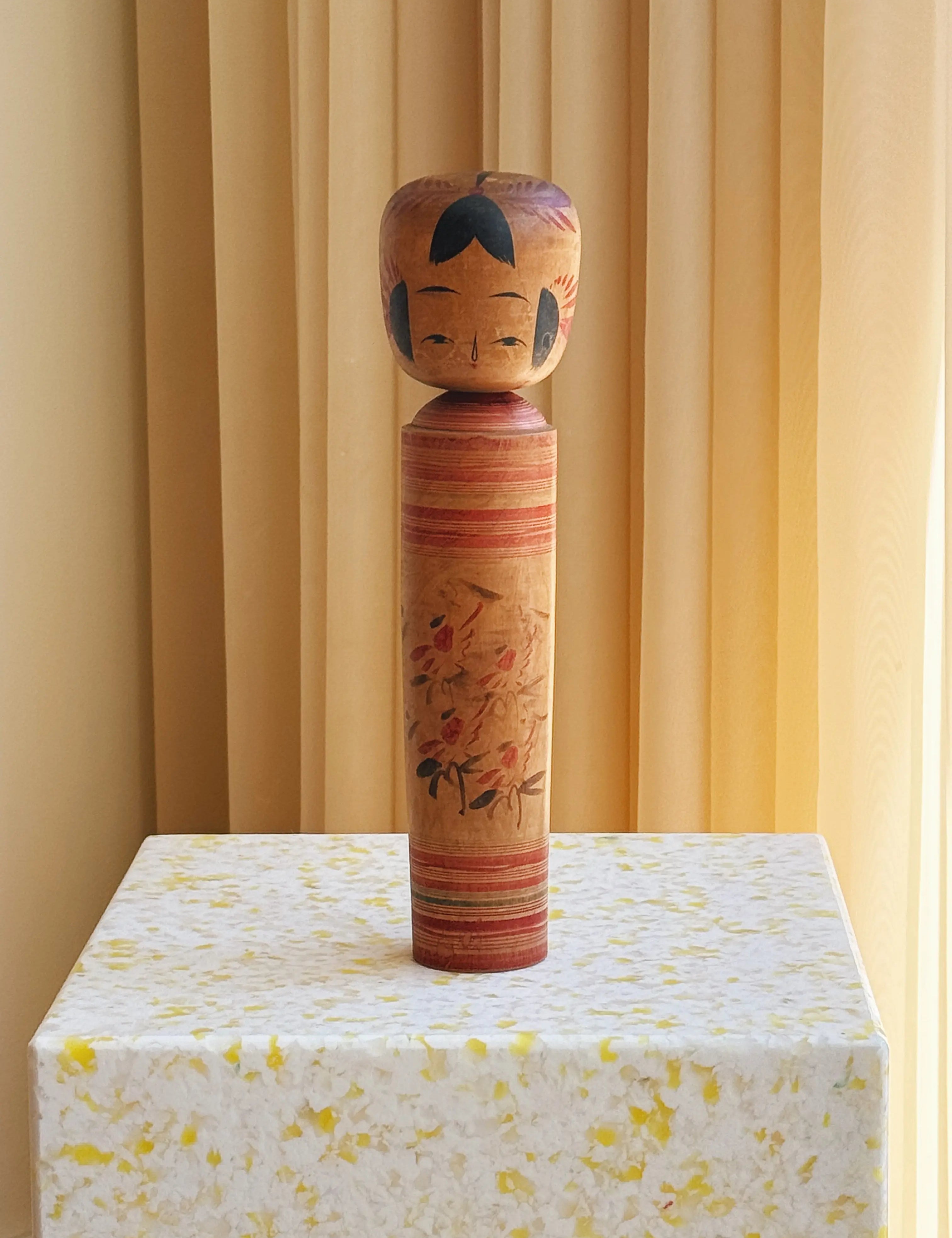 Vintage Kokeshi Dukke Nr. 174 fra Japan – Håndlavet | H29,5 cm Studio Hafnia