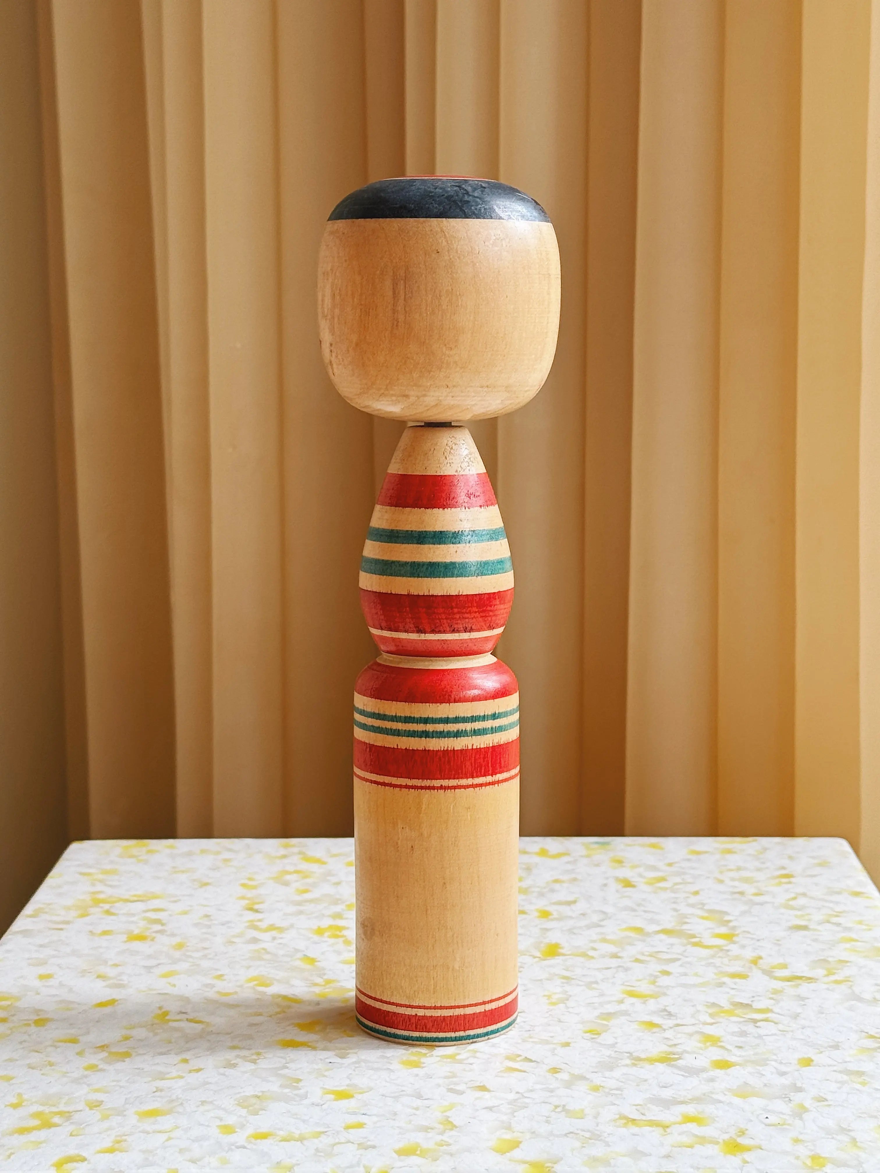 Vintage Kokeshi Dukke Nr. 186 fra Japan – Håndlavet | H24 cm Studio Hafnia
