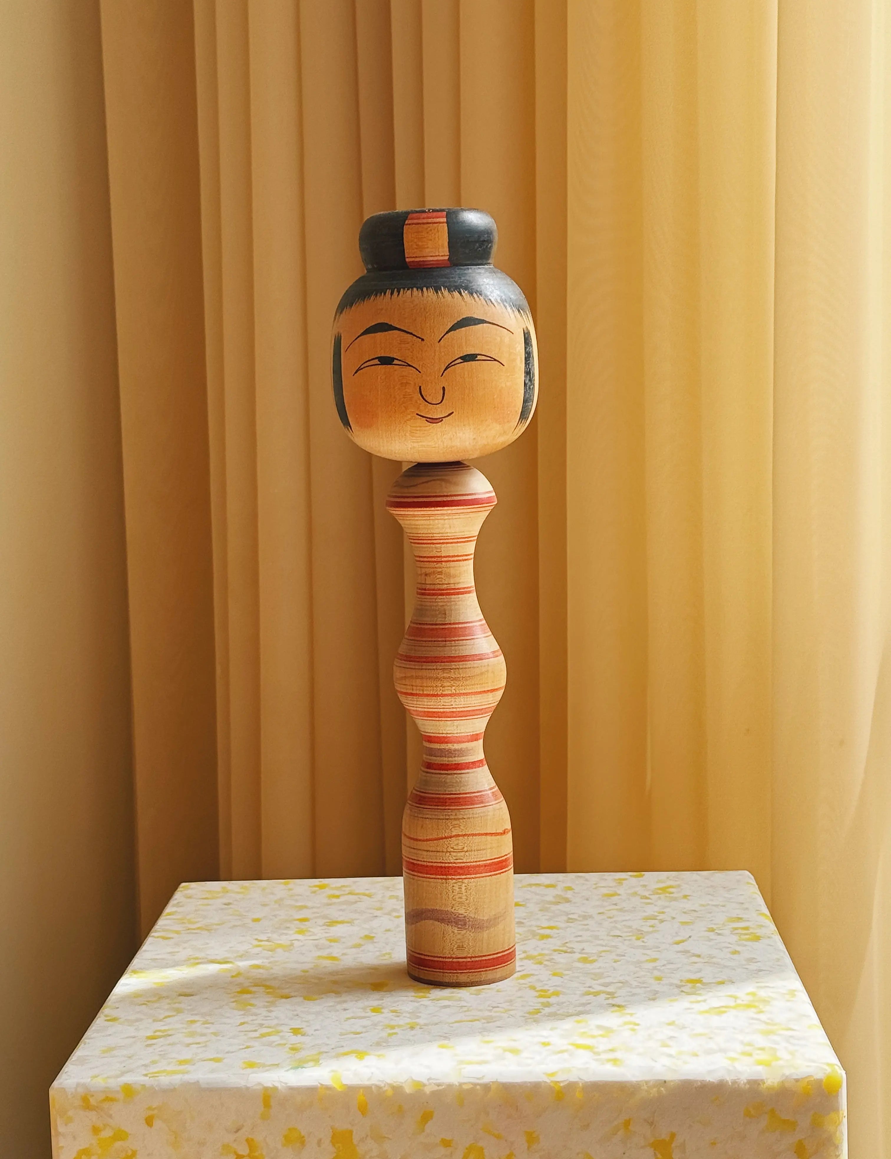 Vintage Kokeshi Dukke Nr. 210 fra Japan – Håndlavet | H33 cm Studio Hafnia
