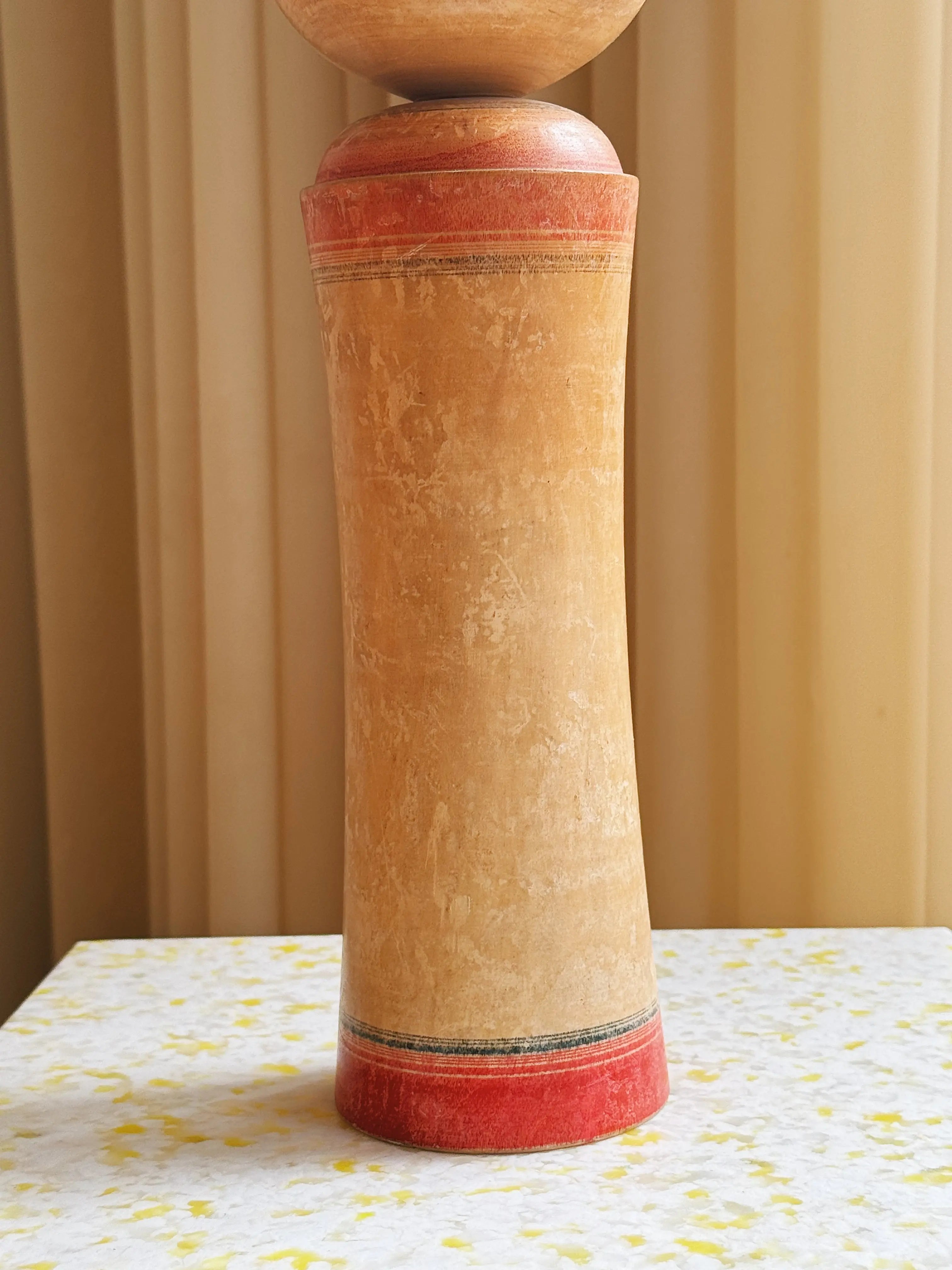 Vintage Kokeshi Dukke Nr. 216 fra Japan – Håndlavet | H36,5 cm Studio Hafnia