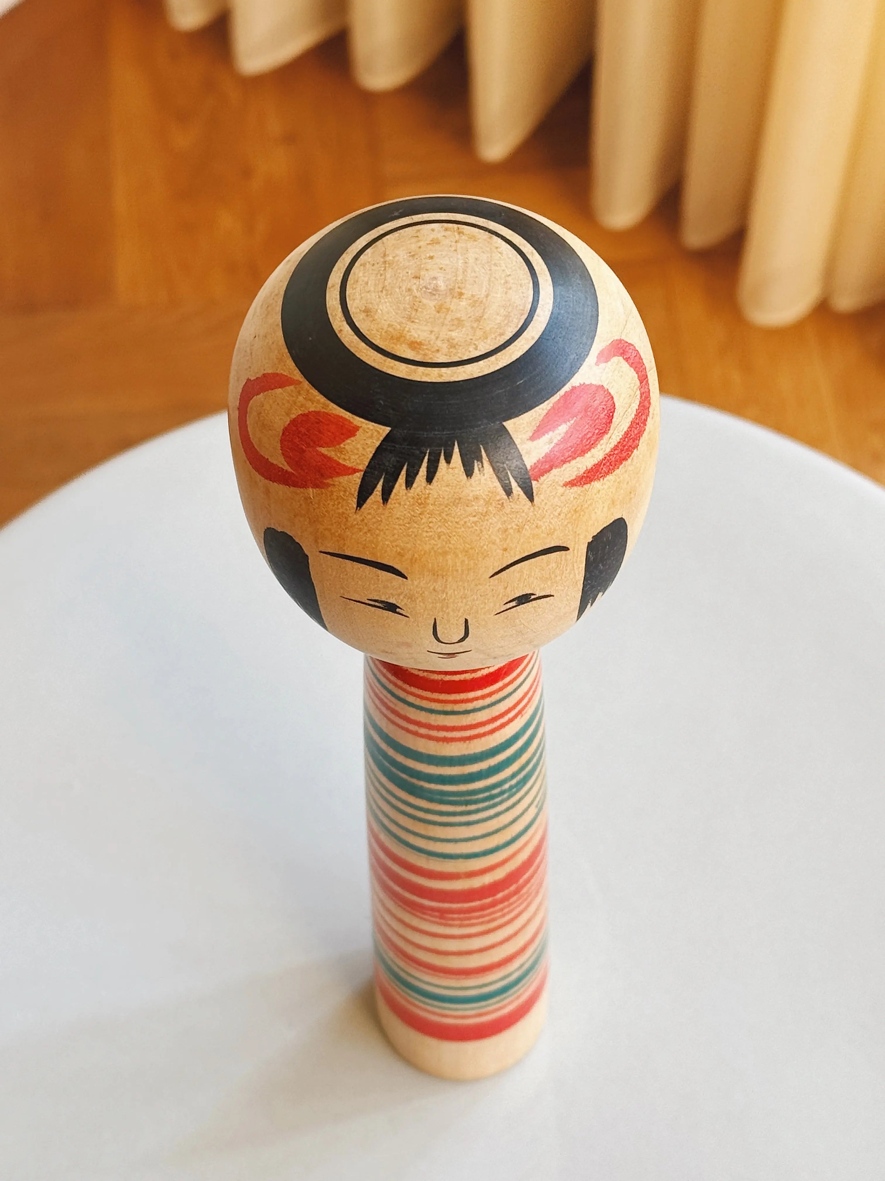 Vintage Kokeshi Dukke Nr. 223 fra Japan – Håndlavet | H 26 cm Studio Hafnia