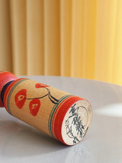 Vintage Kokeshi Dukke Nr. 226 fra Japan – Håndlavet | H 24,5 cm Studio Hafnia
