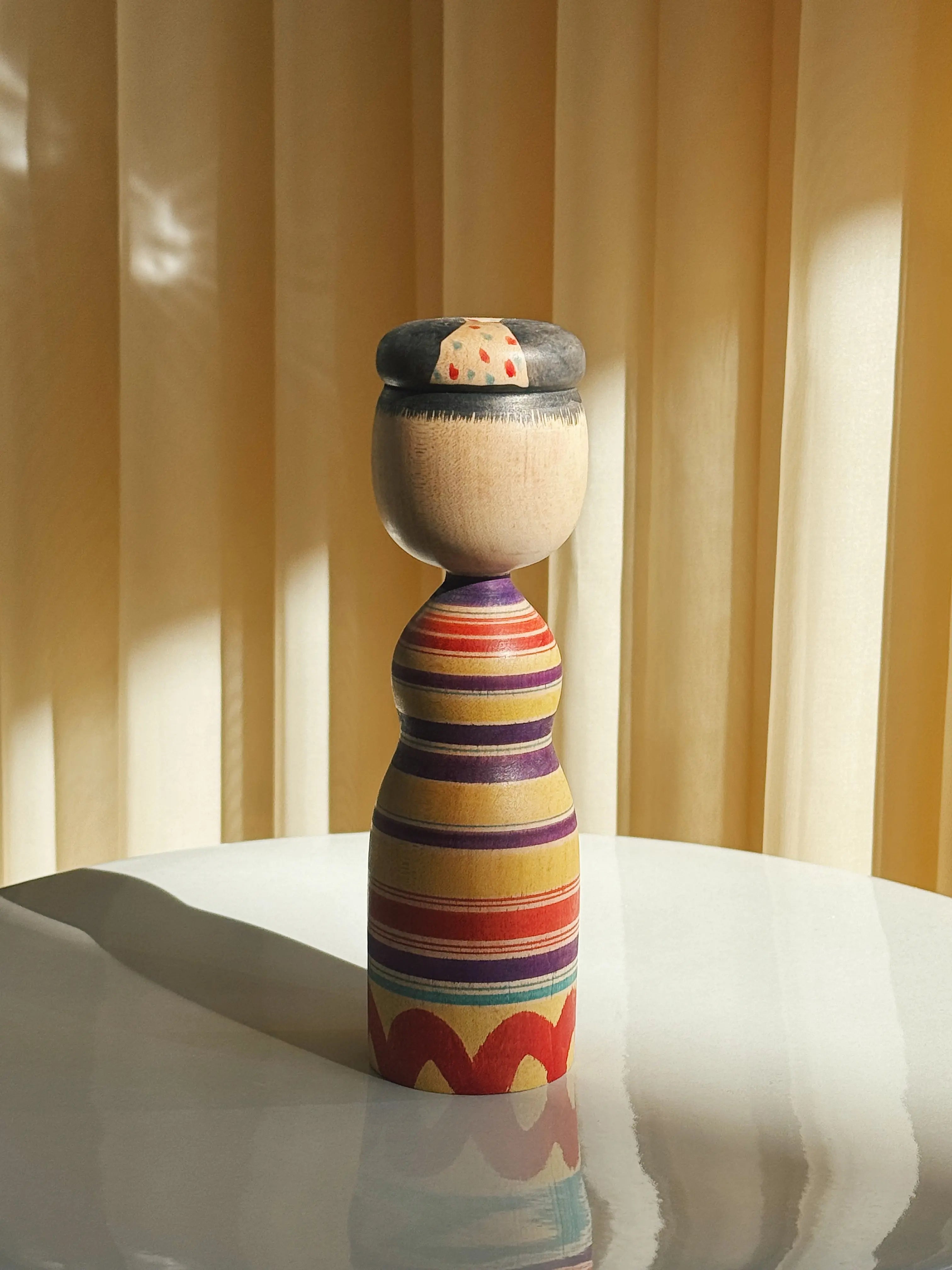 Vintage Kokeshi Dukke Nr. 235 fra Japan – Håndlavet | H 18 cm Studio Hafnia