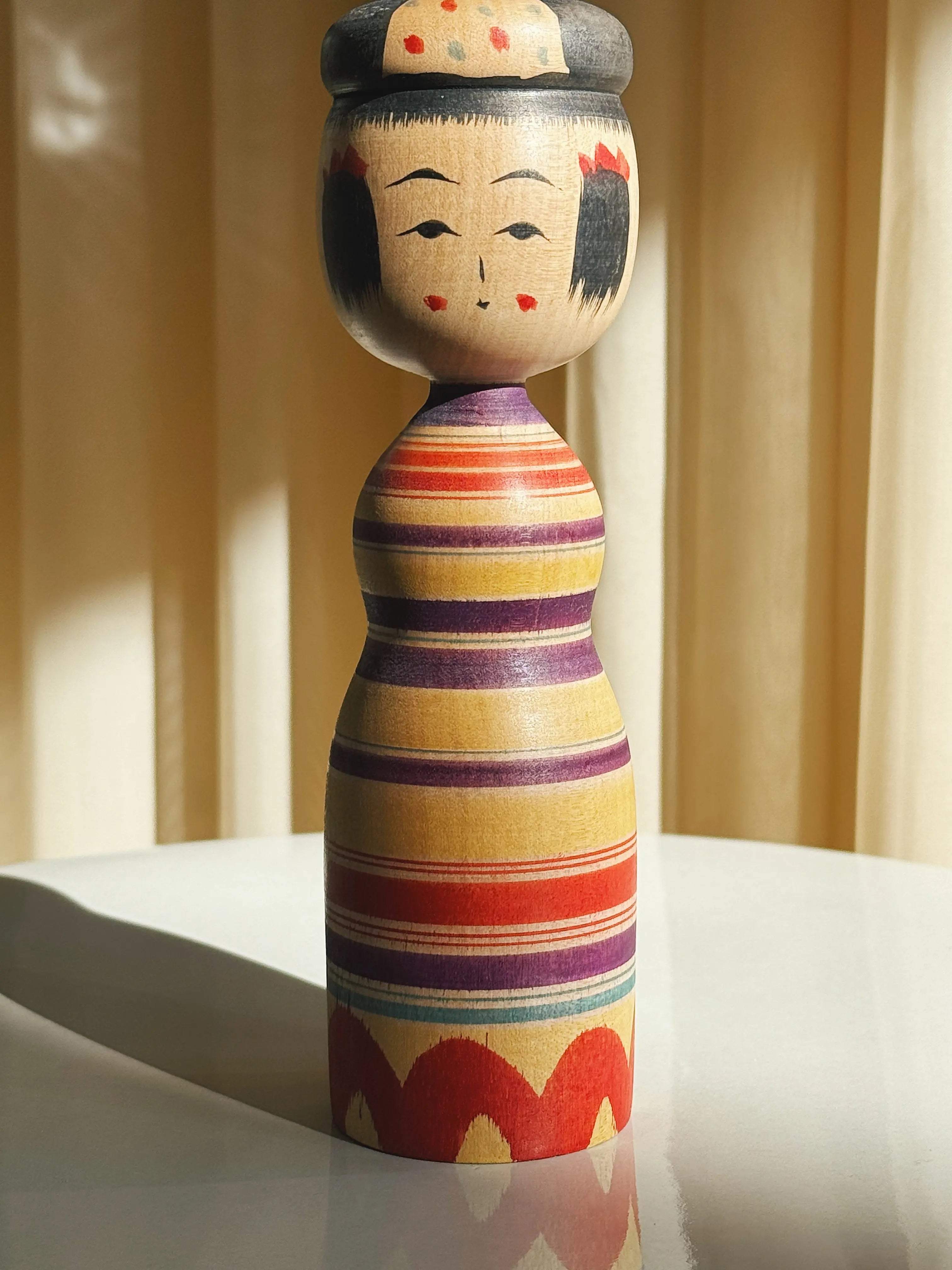 Vintage Kokeshi Dukke Nr. 235 fra Japan – Håndlavet | H 18 cm Studio Hafnia