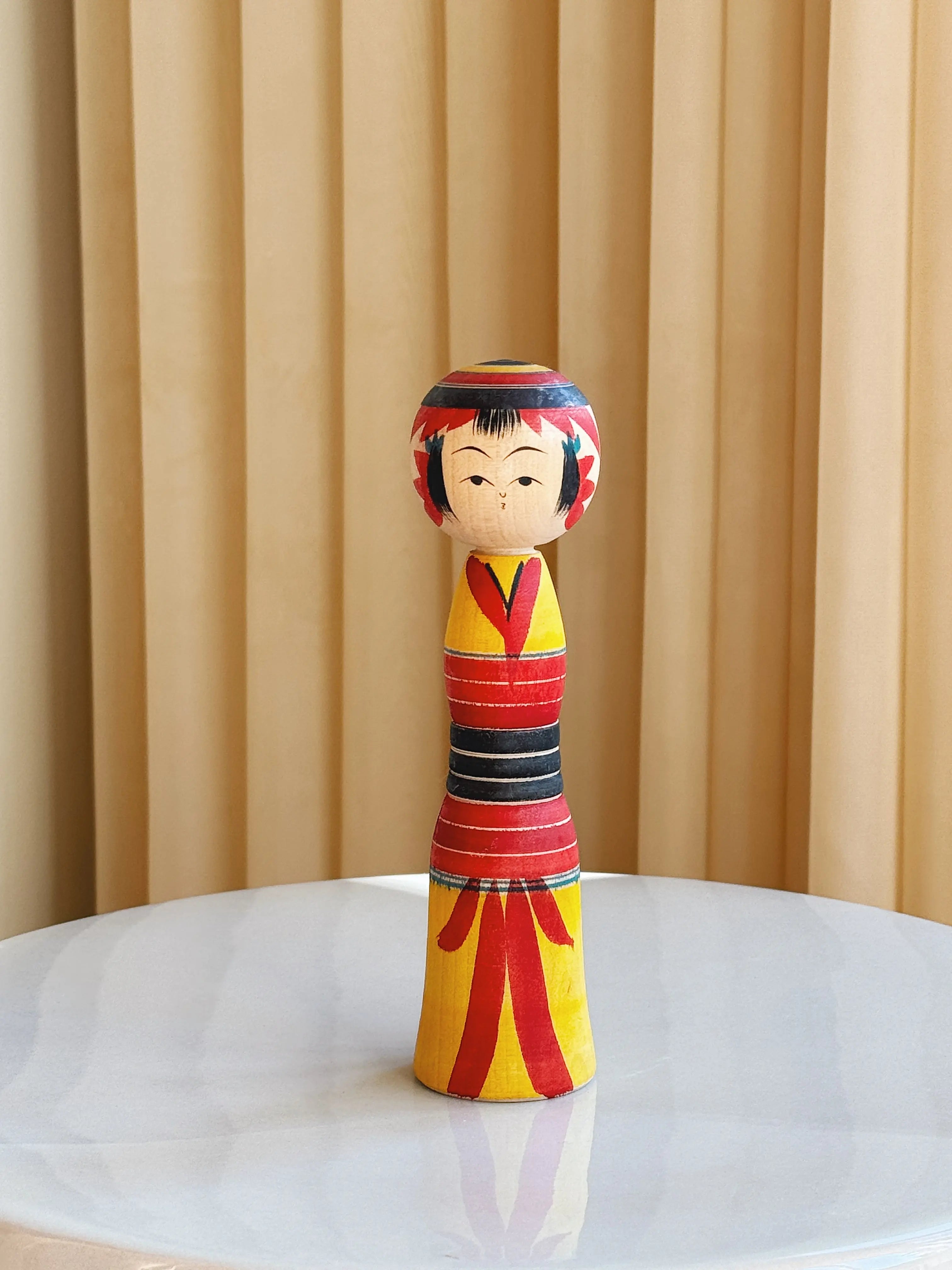 Vintage Kokeshi Dukke Nr. 236 fra Japan – Håndlavet | H 19 cm Studio Hafnia