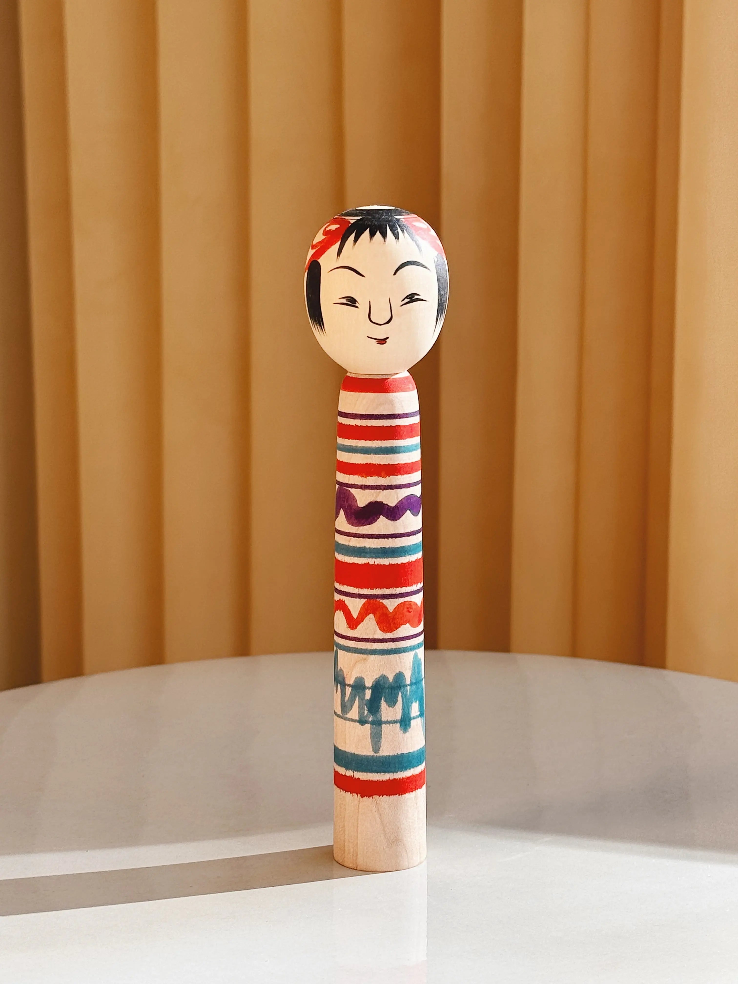 Vintage Kokeshi Dukke Nr. 239 fra Japan – Håndlavet | H 17 cm Studio Hafnia