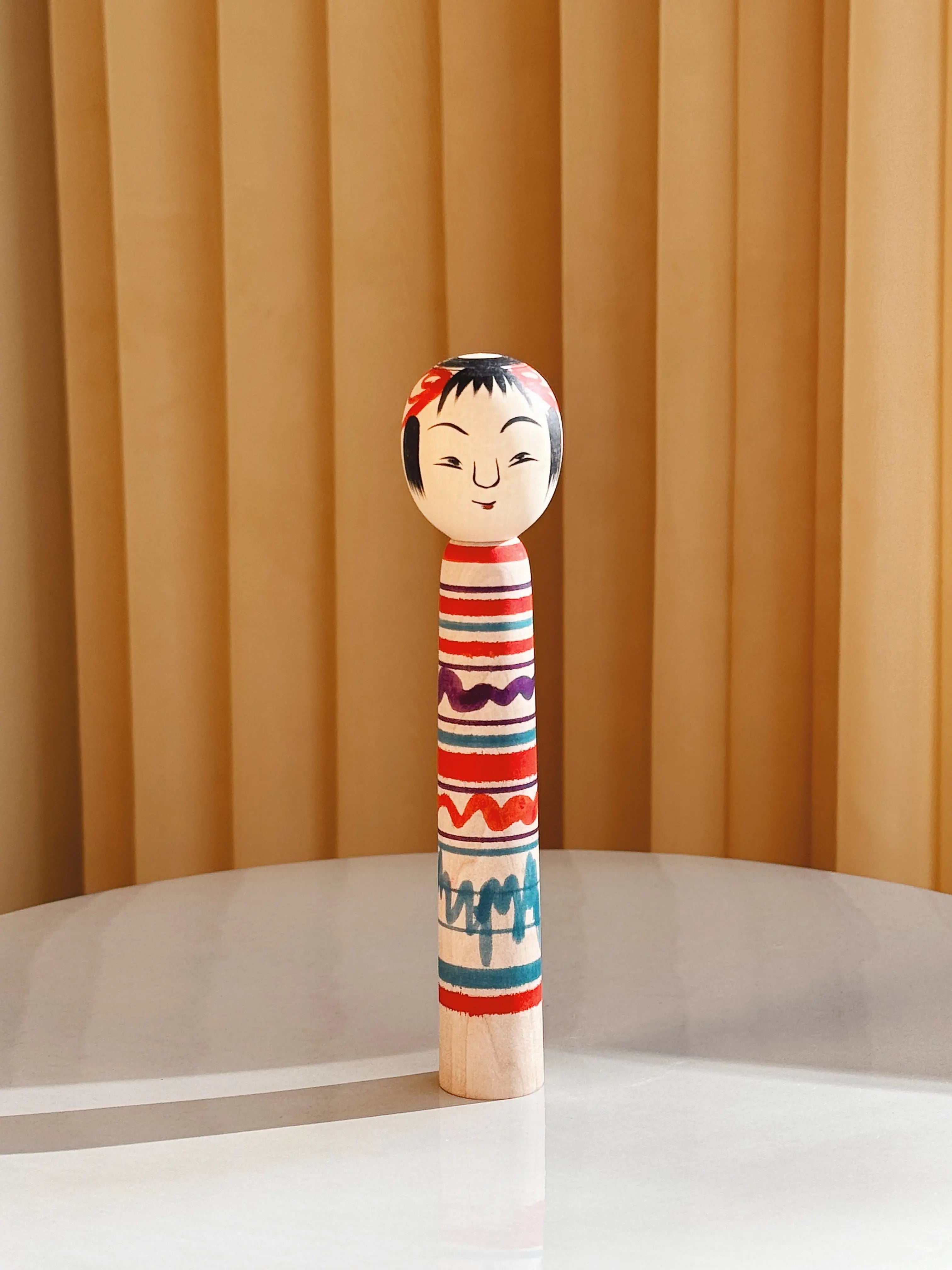 Vintage Kokeshi Dukke Nr. 239 fra Japan – Håndlavet | H 17 cm Studio Hafnia