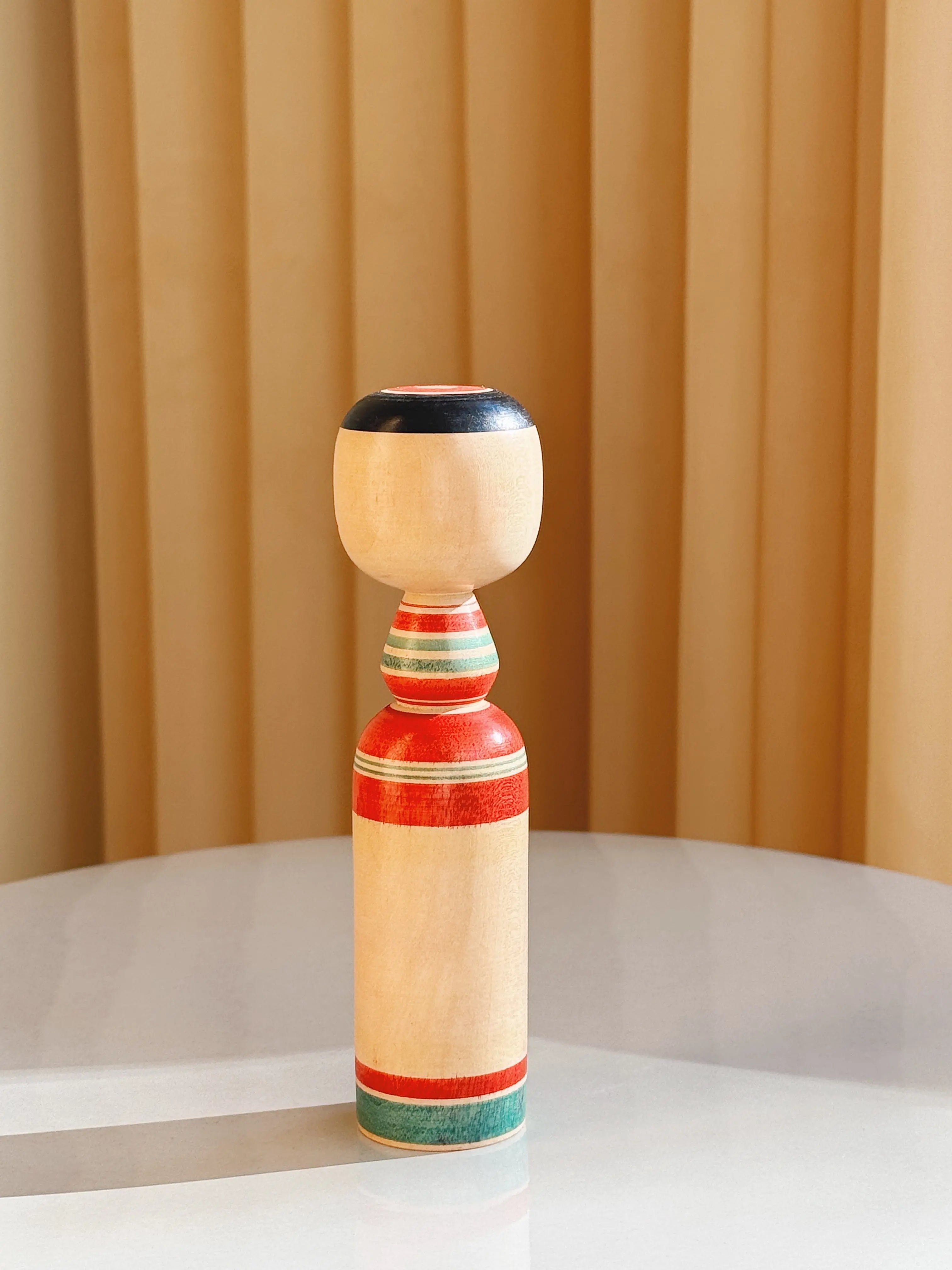 Vintage Kokeshi Dukke Nr. 240 fra Japan – Håndlavet | H 15,5 cm Studio Hafnia