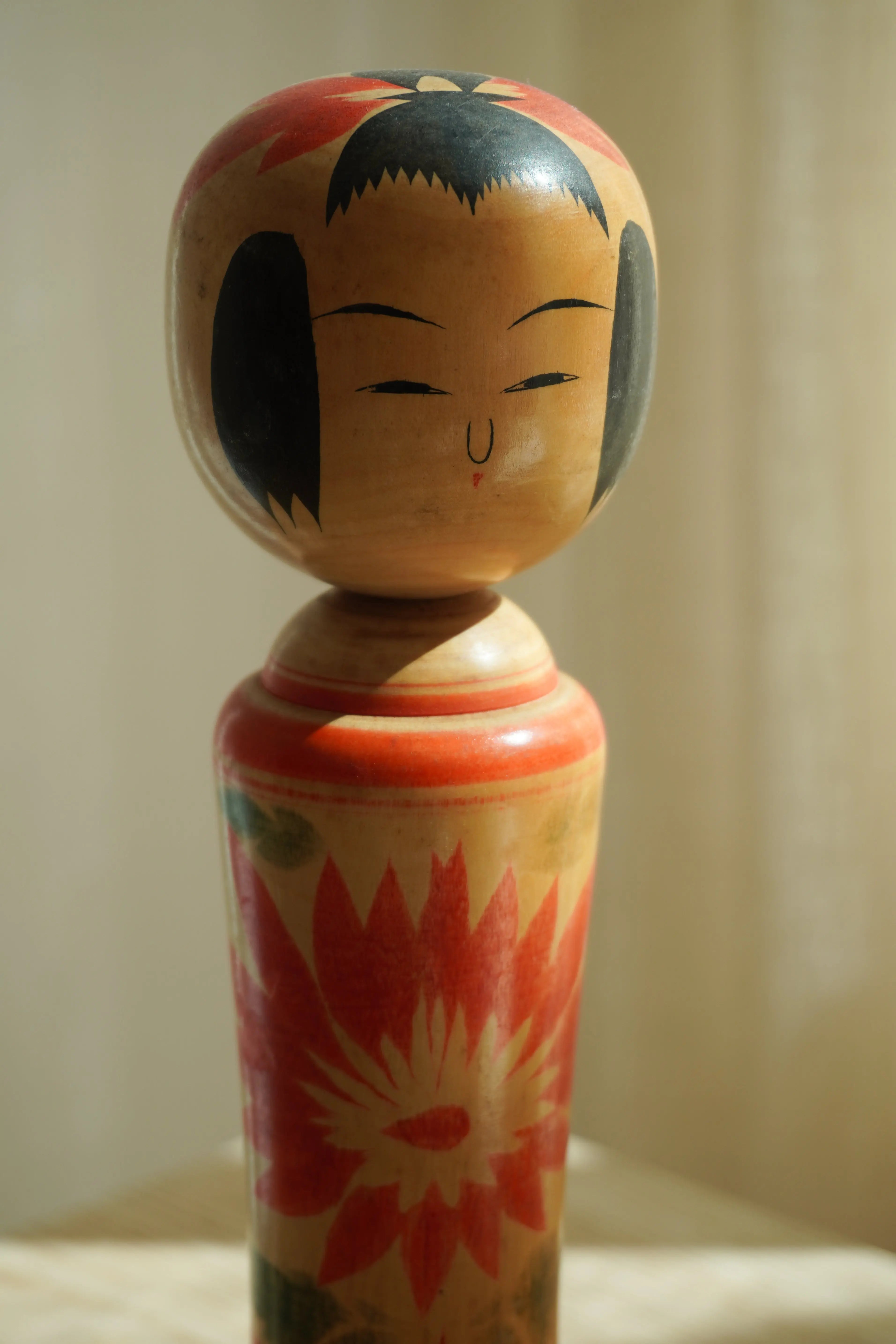 Vintage Kokeshi Dukke Nr. 255 fra Japan – Håndlavet | H 24,5 cm