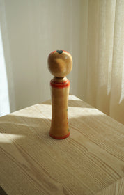 Vintage Kokeshi Dukke Nr. 255 fra Japan – Håndlavet | H 24,5 cm