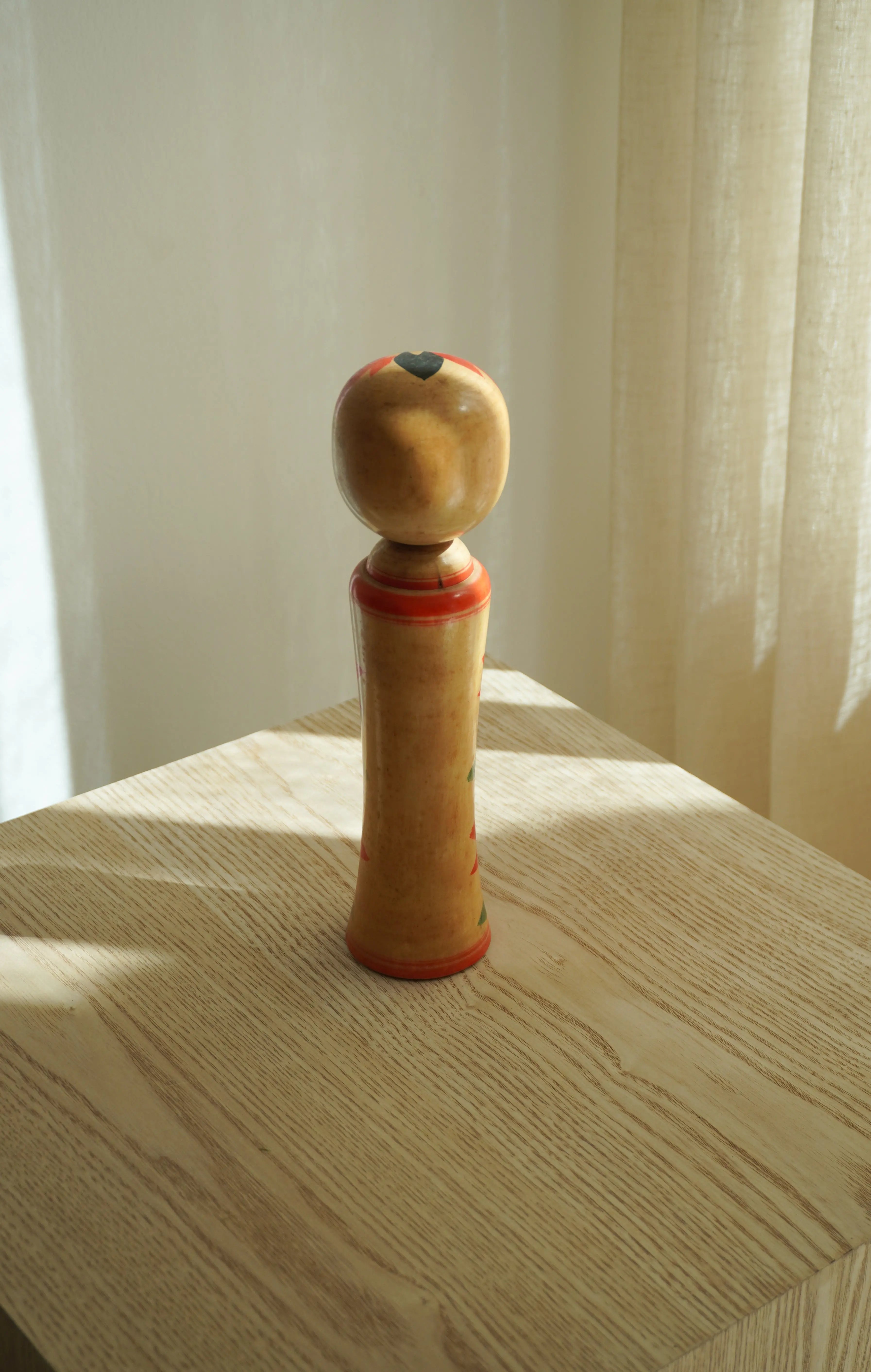 Vintage Kokeshi Dukke Nr. 255 fra Japan – Håndlavet | H 24,5 cm