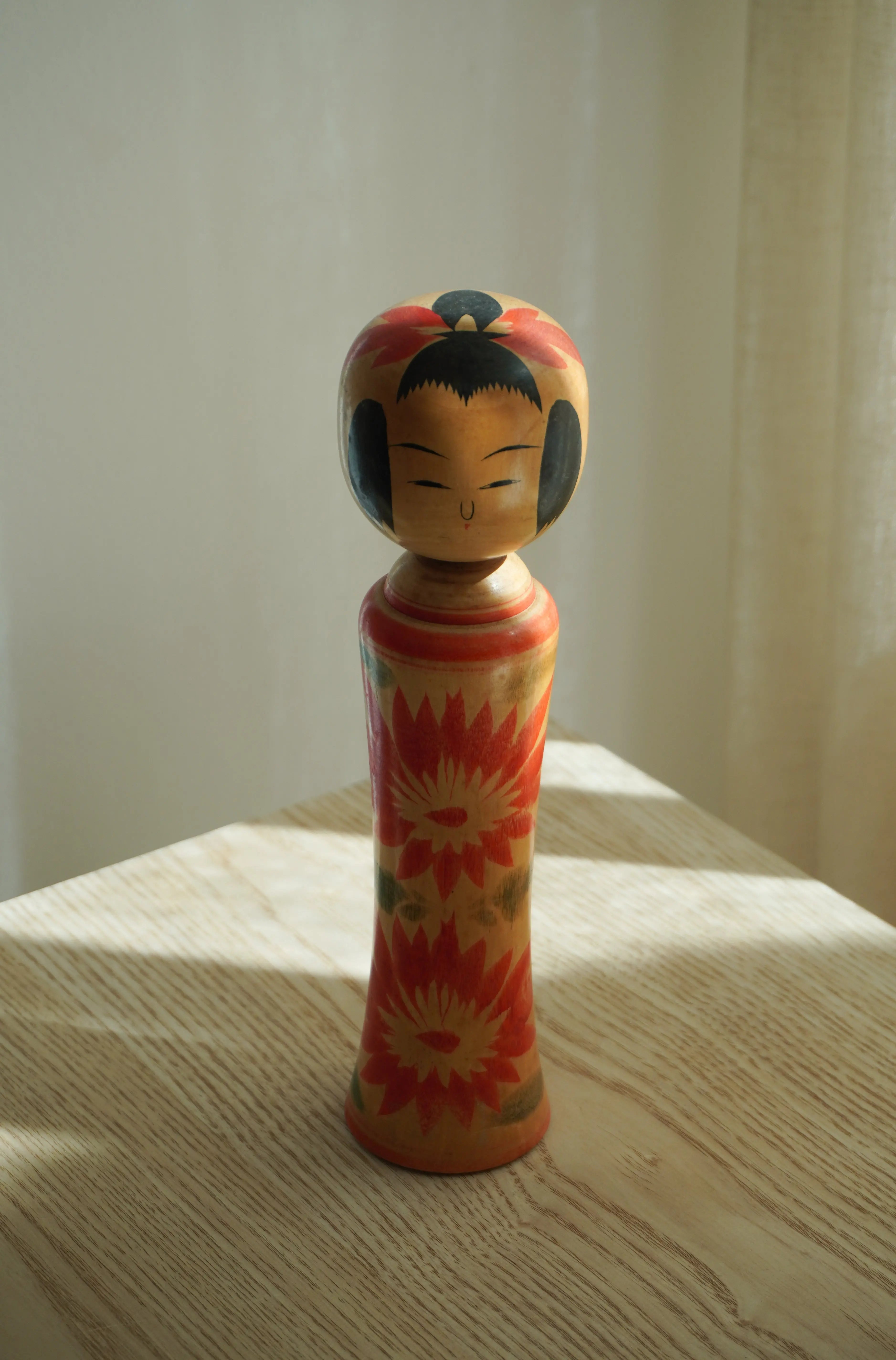 Vintage Kokeshi Dukke Nr. 255 fra Japan – Håndlavet | H 24,5 cm
