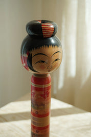 Vintage Kokeshi Dukke Nr. 256 fra Japan – Håndlavet | H 25 cm