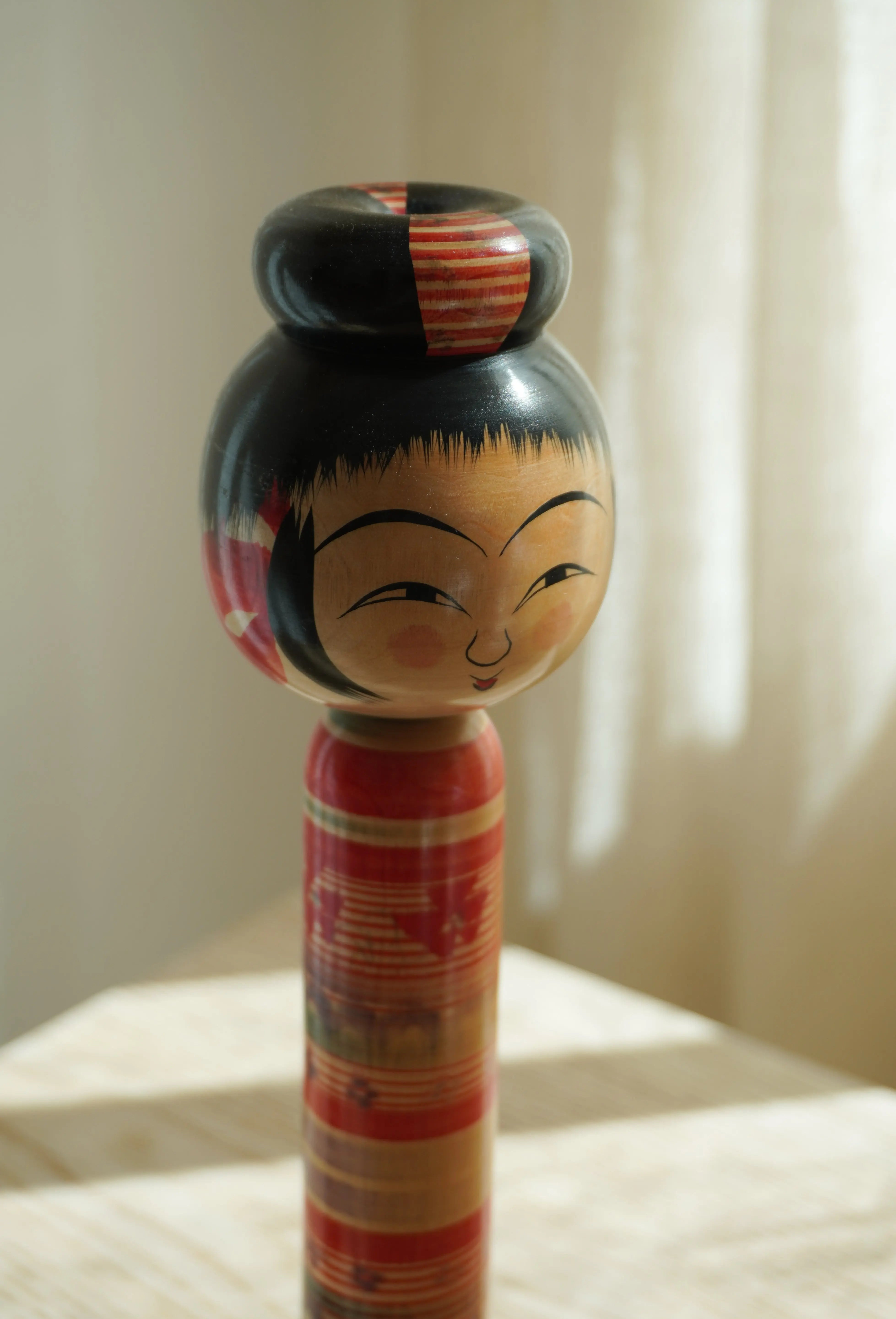 Vintage Kokeshi Dukke Nr. 256 fra Japan – Håndlavet | H 25 cm