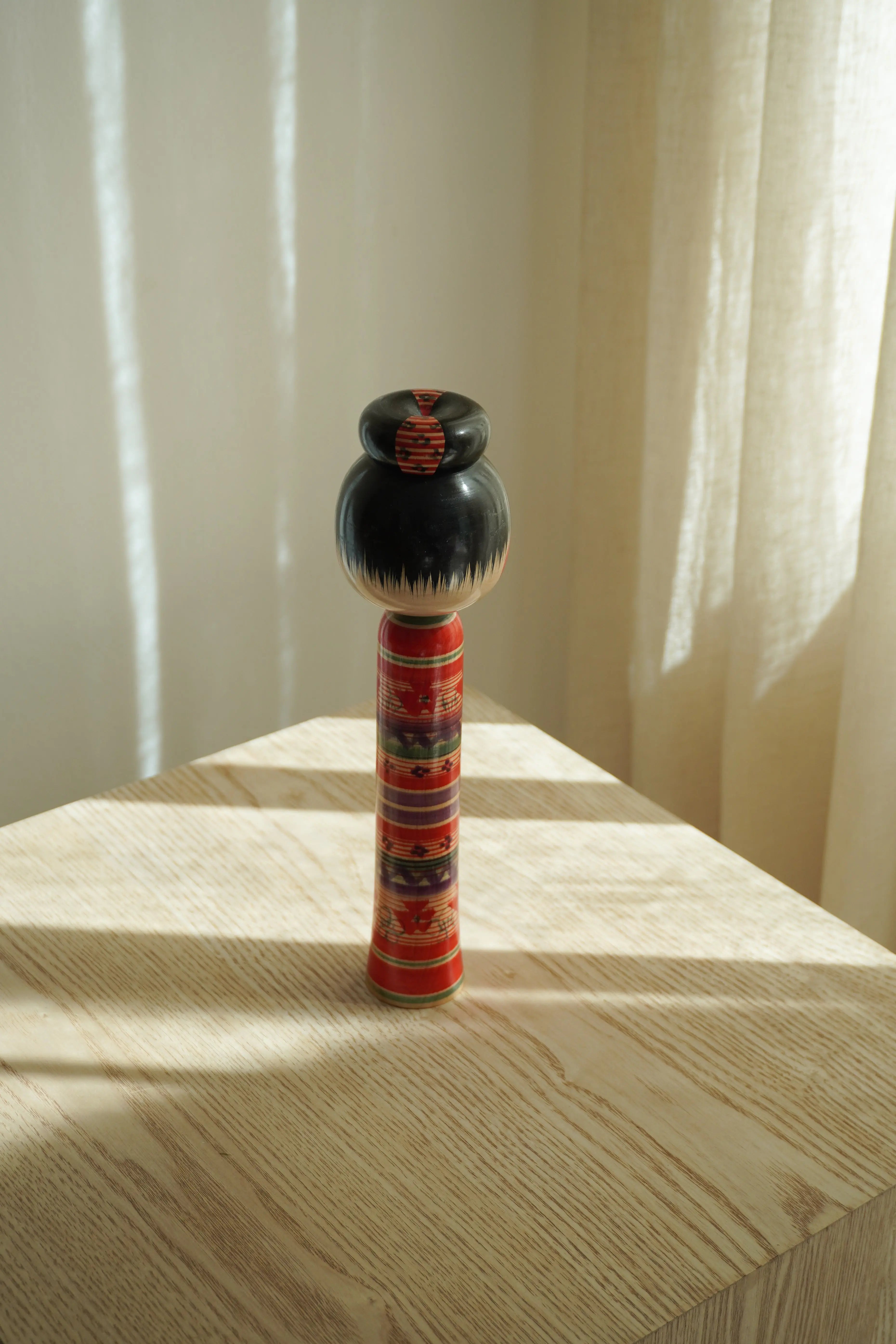 Vintage Kokeshi Dukke Nr. 256 fra Japan – Håndlavet | H 25 cm