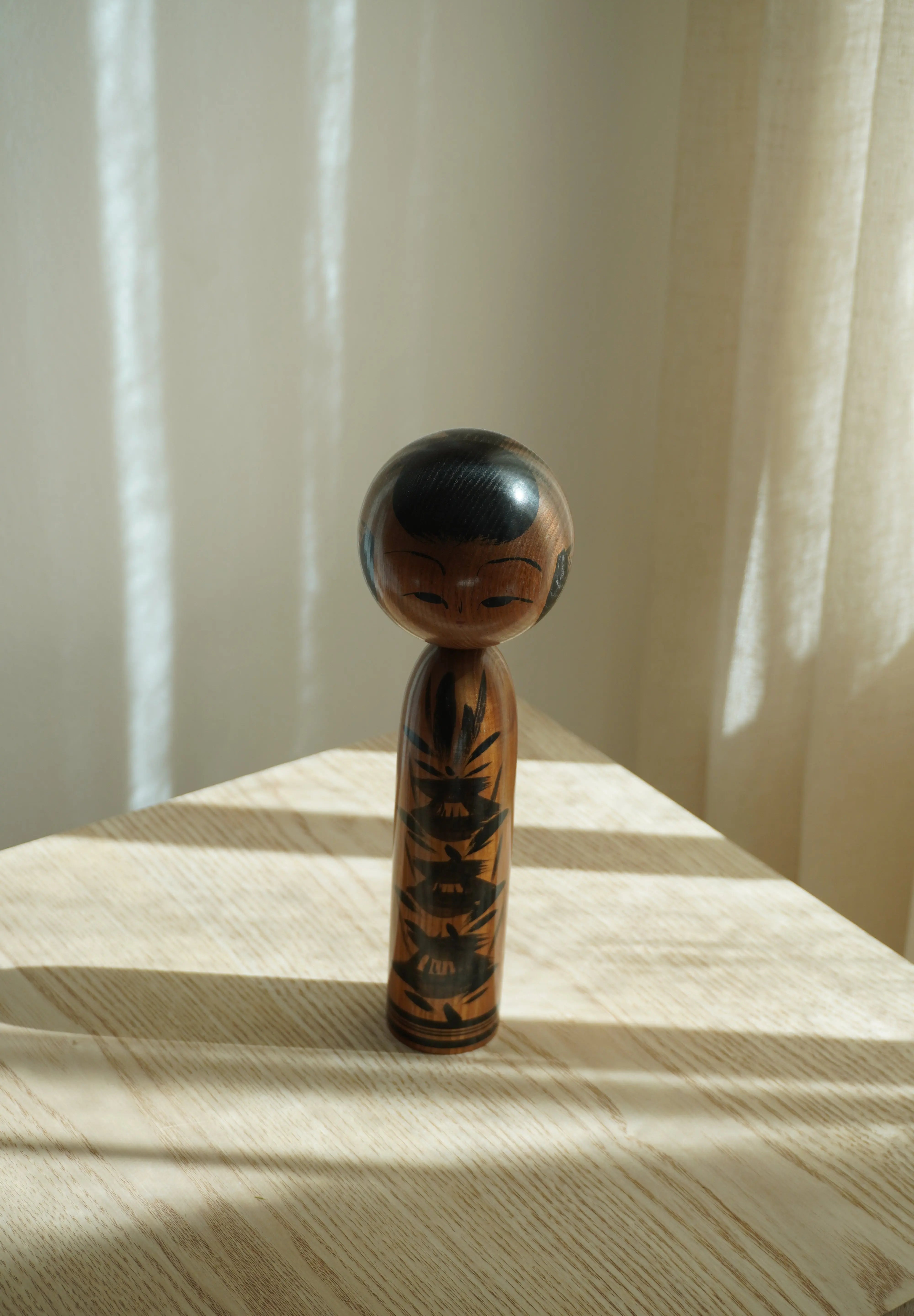 Vintage Kokeshi Dukke Nr. 257 fra Japan – Håndlavet | H 24 cm Studio Hafnia