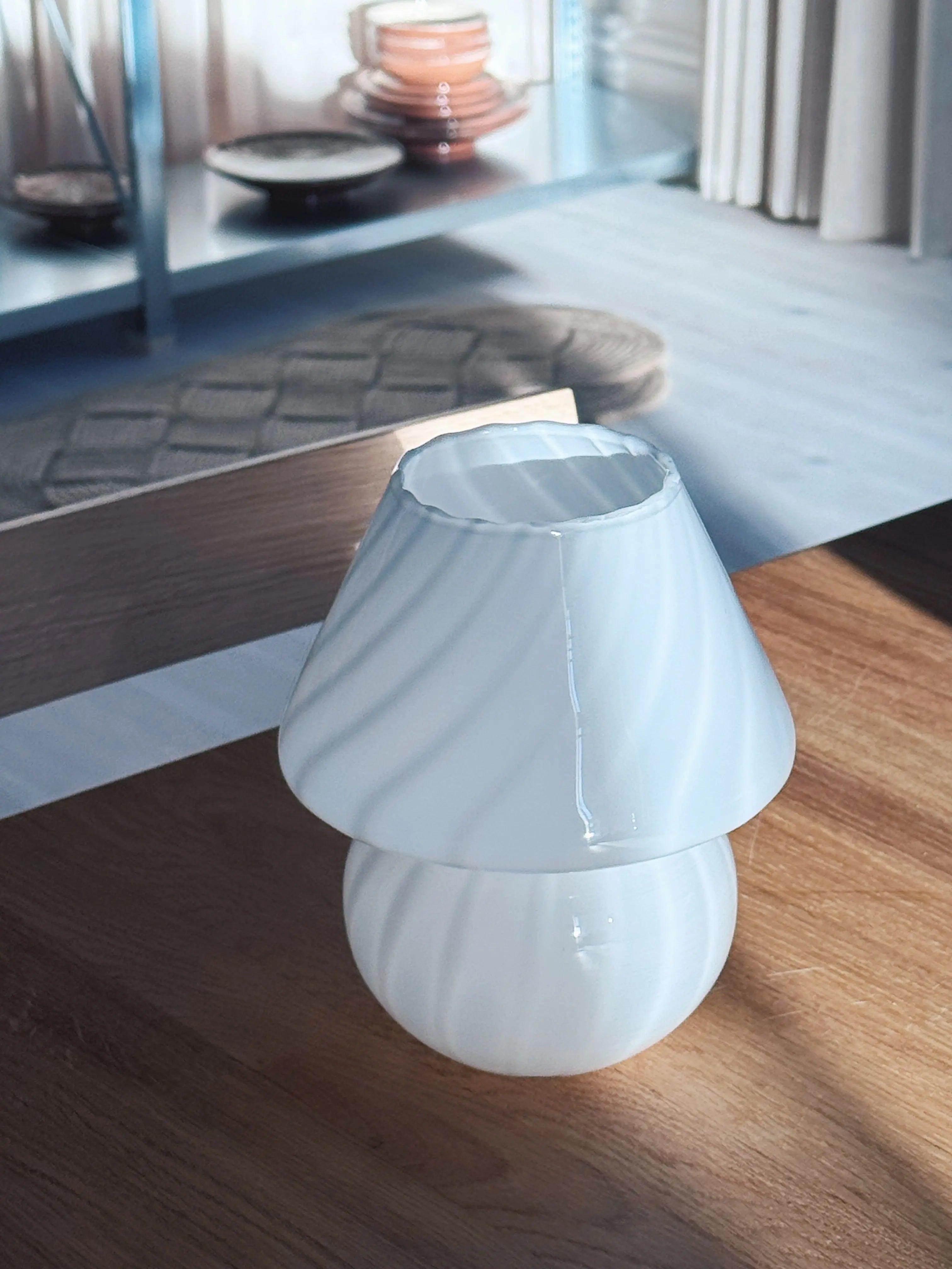 Vintage Murano Baby Mushroom Bordlampe i Hvidt Swirl Glas | H19 cm Studio Hafnia