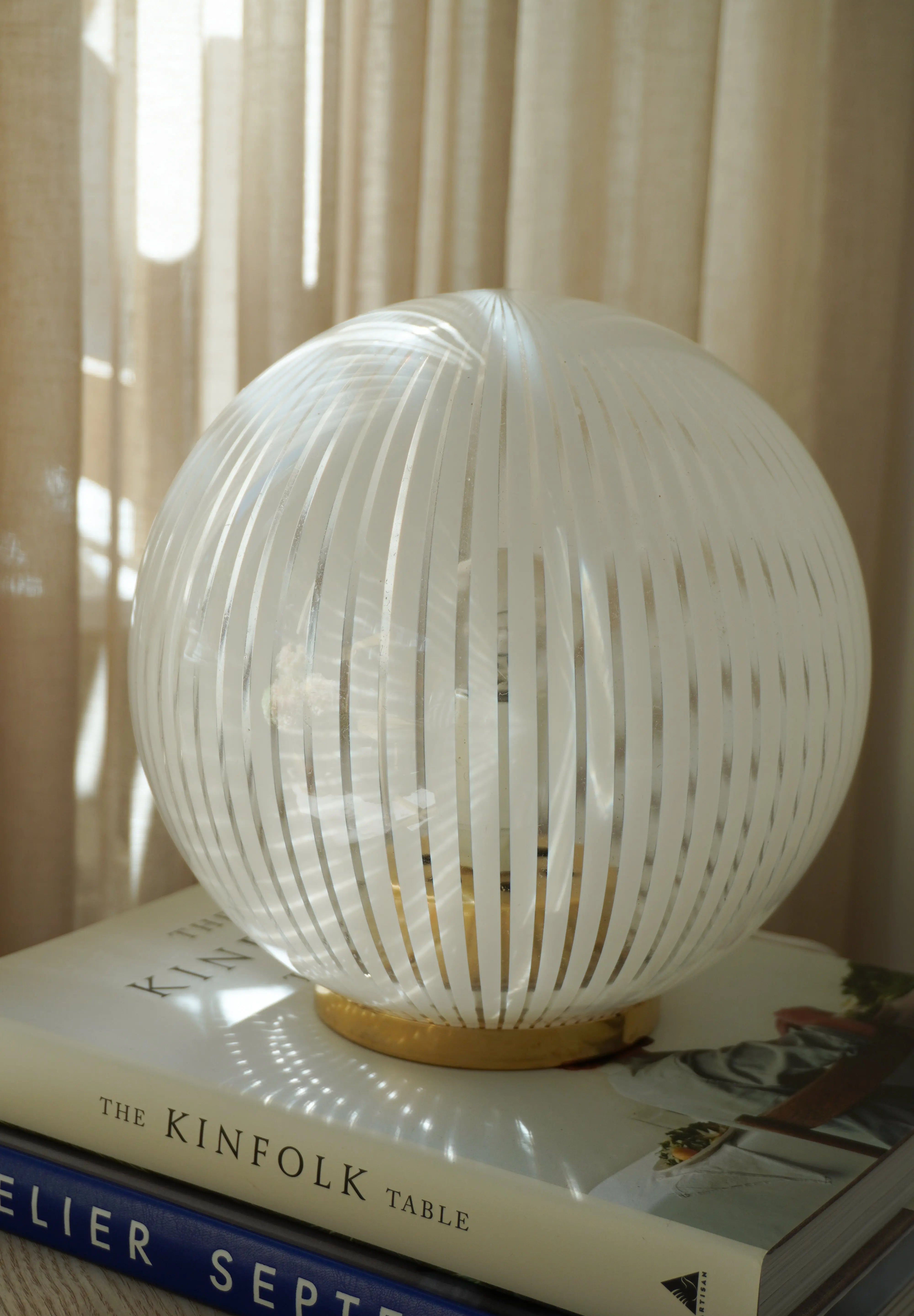 Vintage Murano Filigrana Globe Table Lamp | White H22 cm