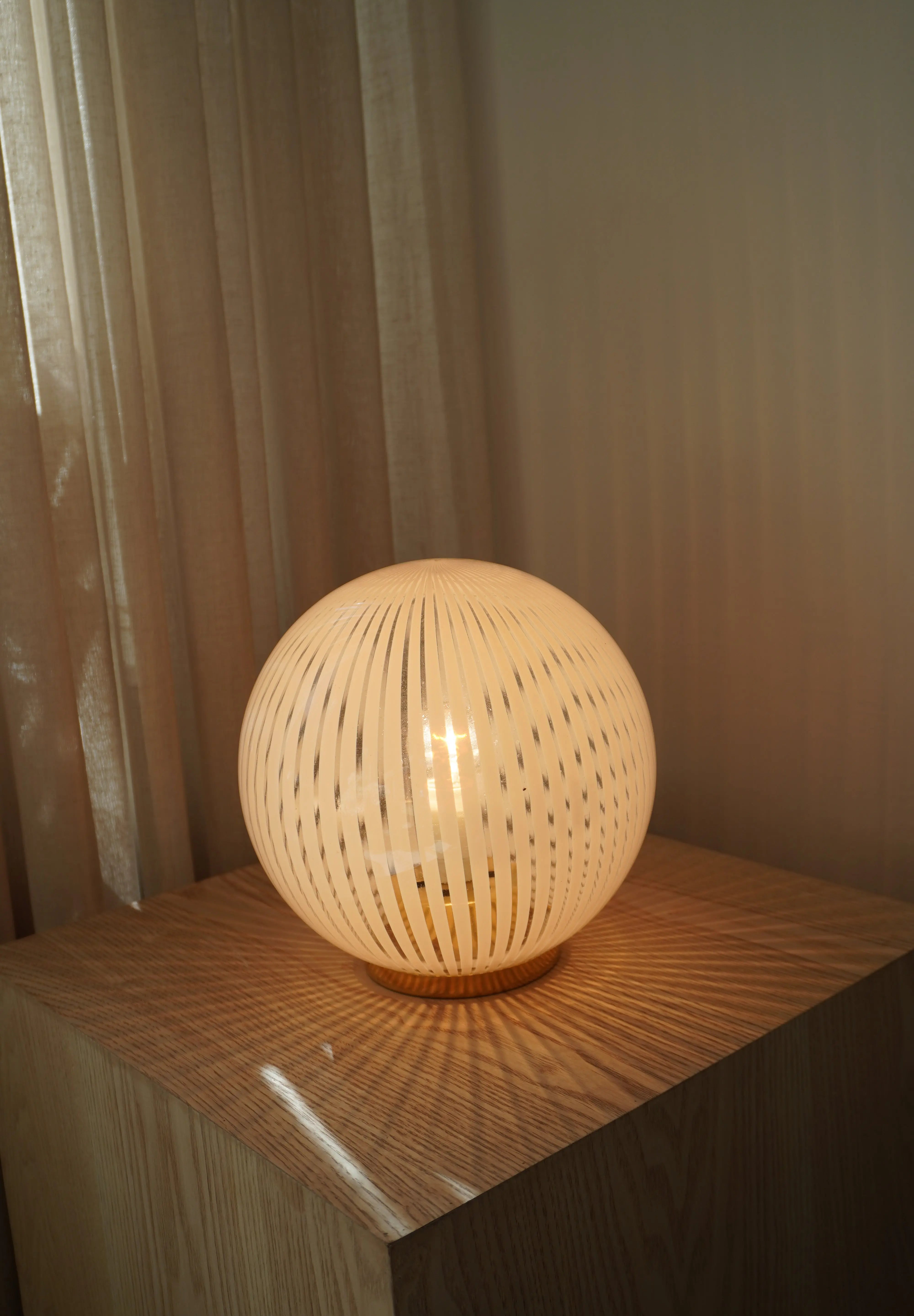 Vintage Murano Filigrana Globe Table Lamp | White H22 cm