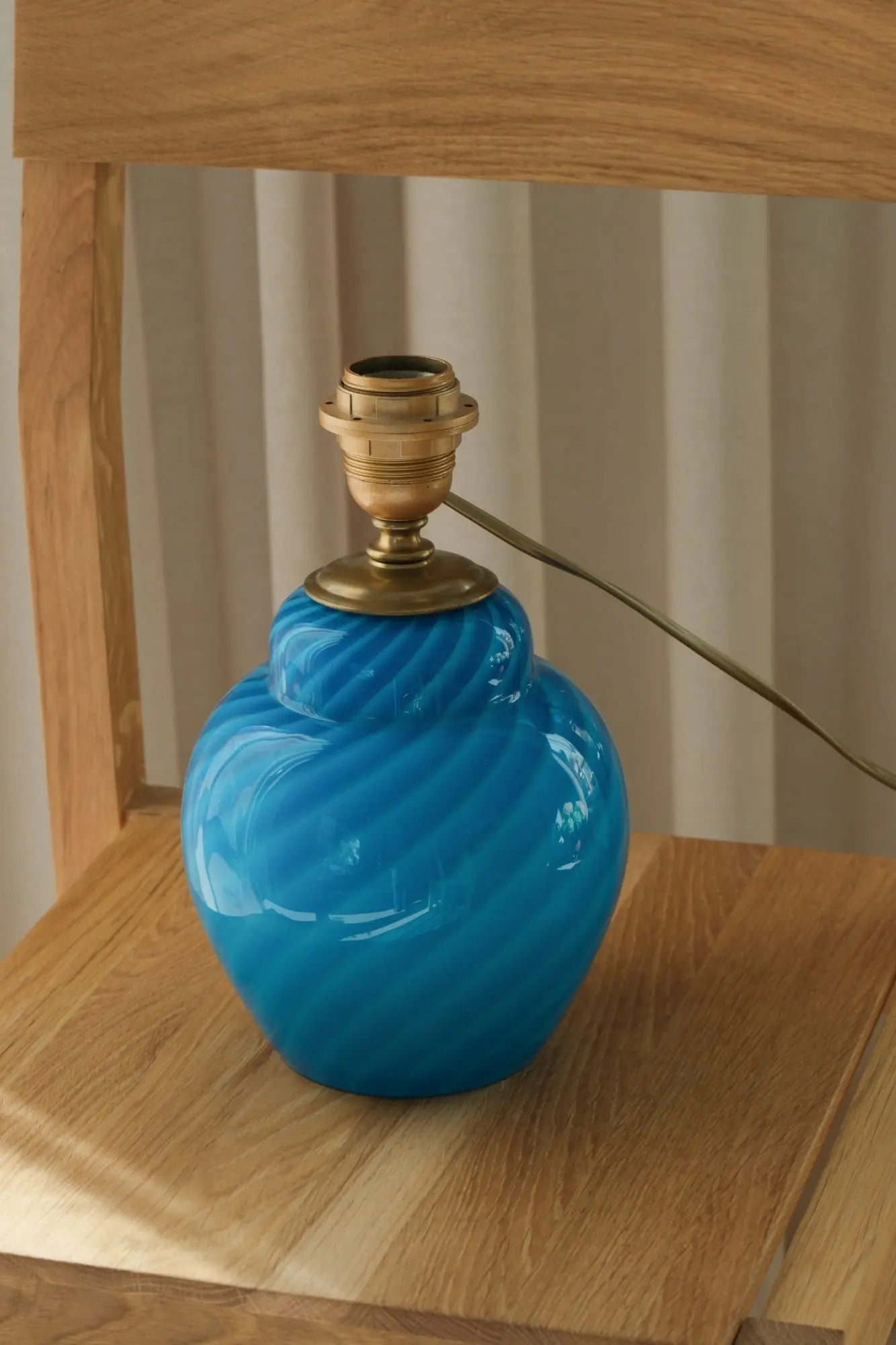 Vintage Murano Lampefod i Blåt Swirl Glas med Messingfatning | H26 cm Studio Hafnia